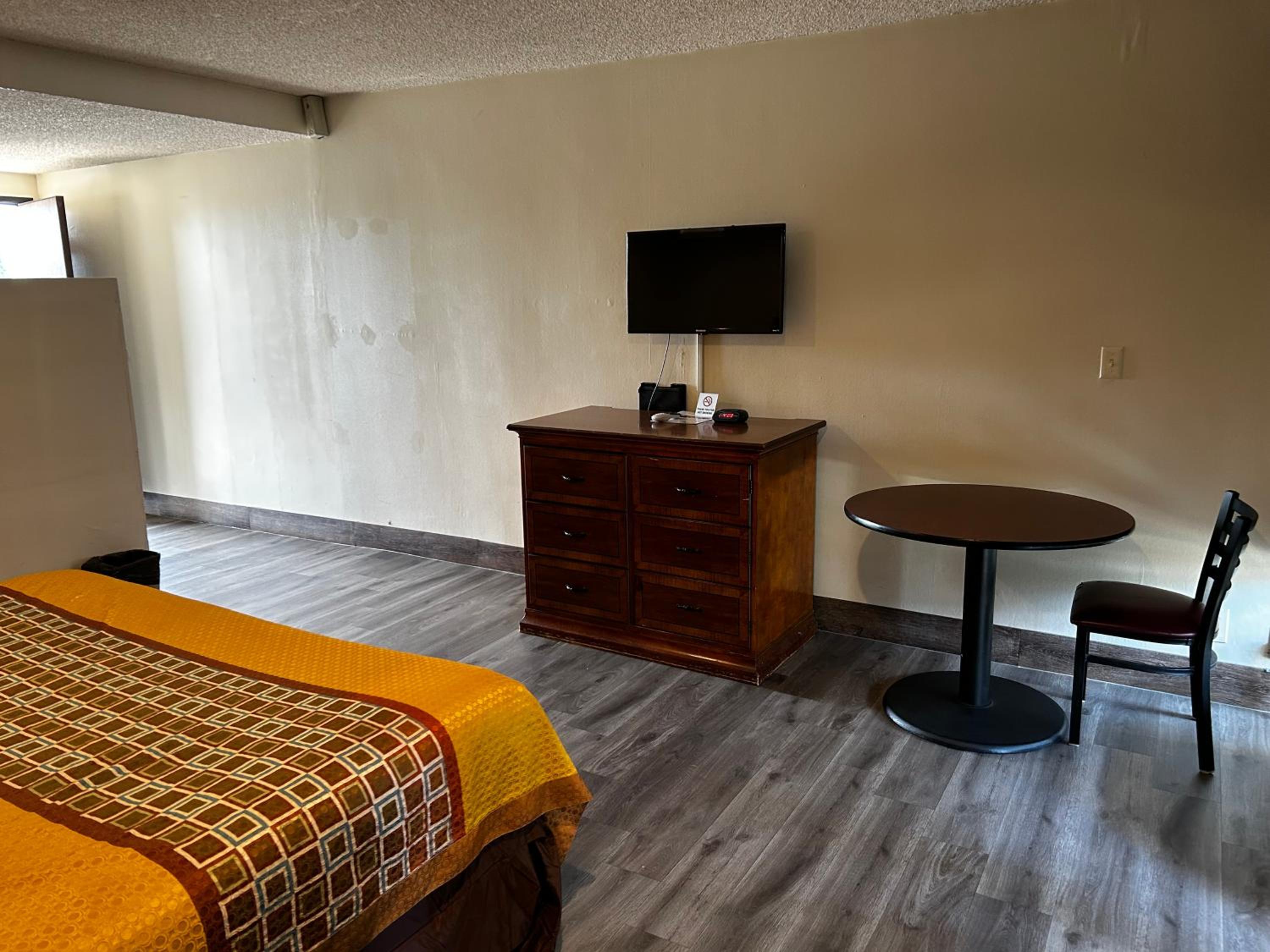 King Bed Room Exterior - Photo 9