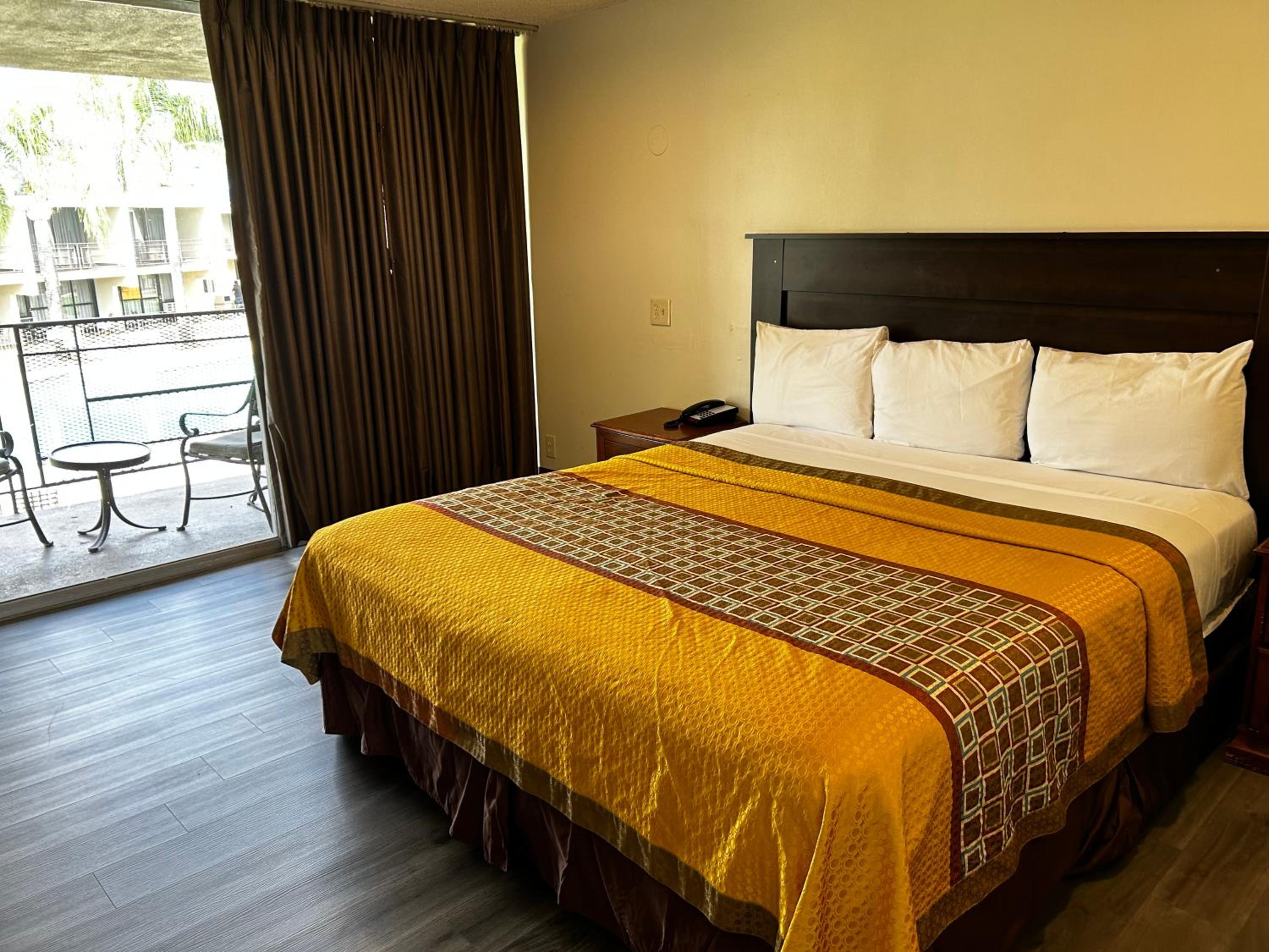 King Bed Room Exterior - Photo 8