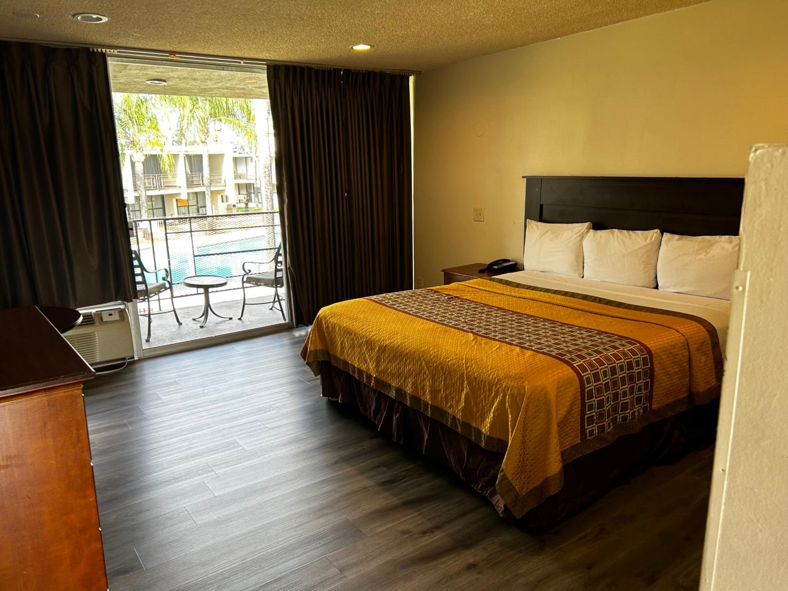 King Bed Room Exterior - Photo 6