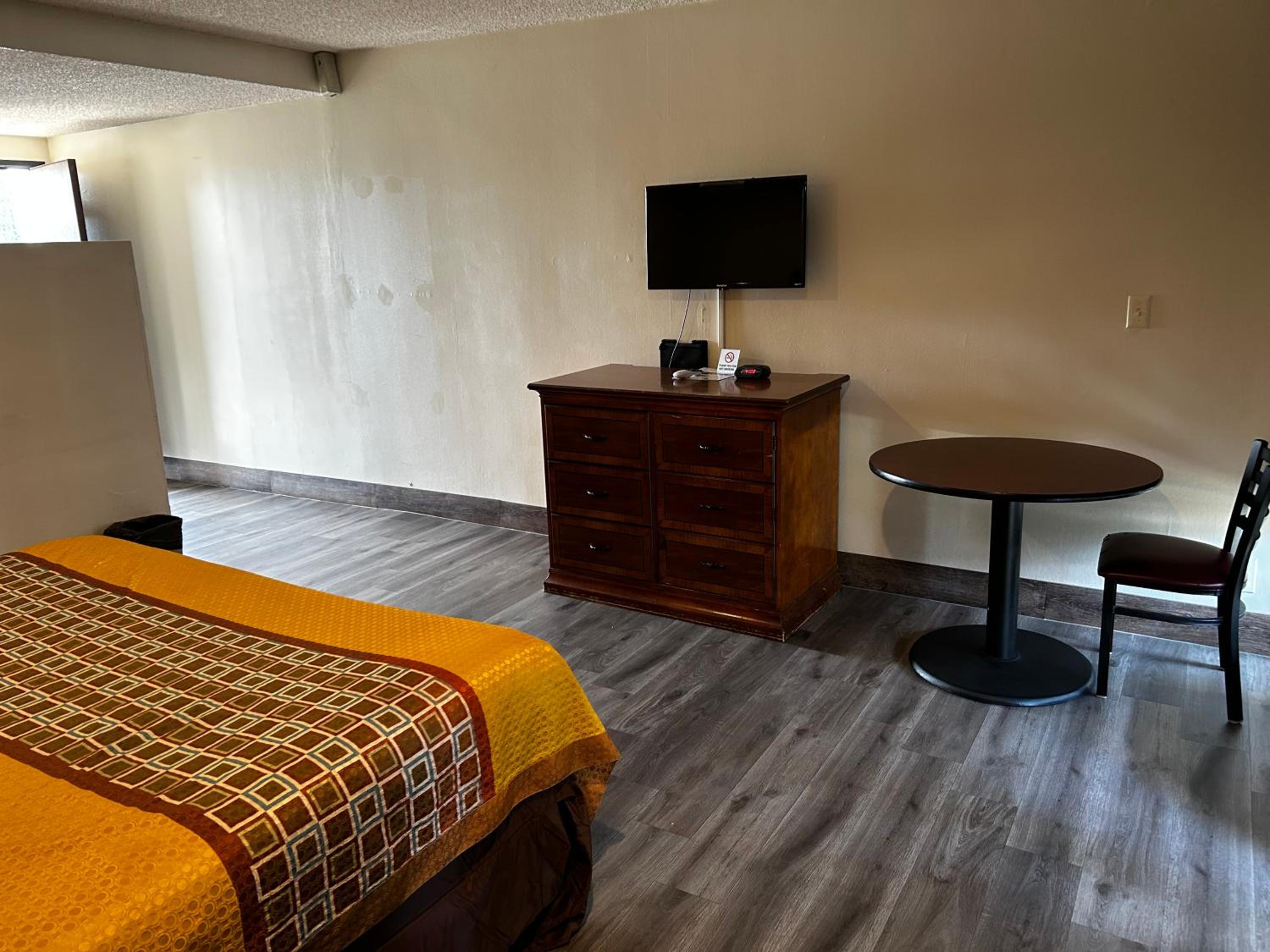 King Bed Room Exterior - Photo 4