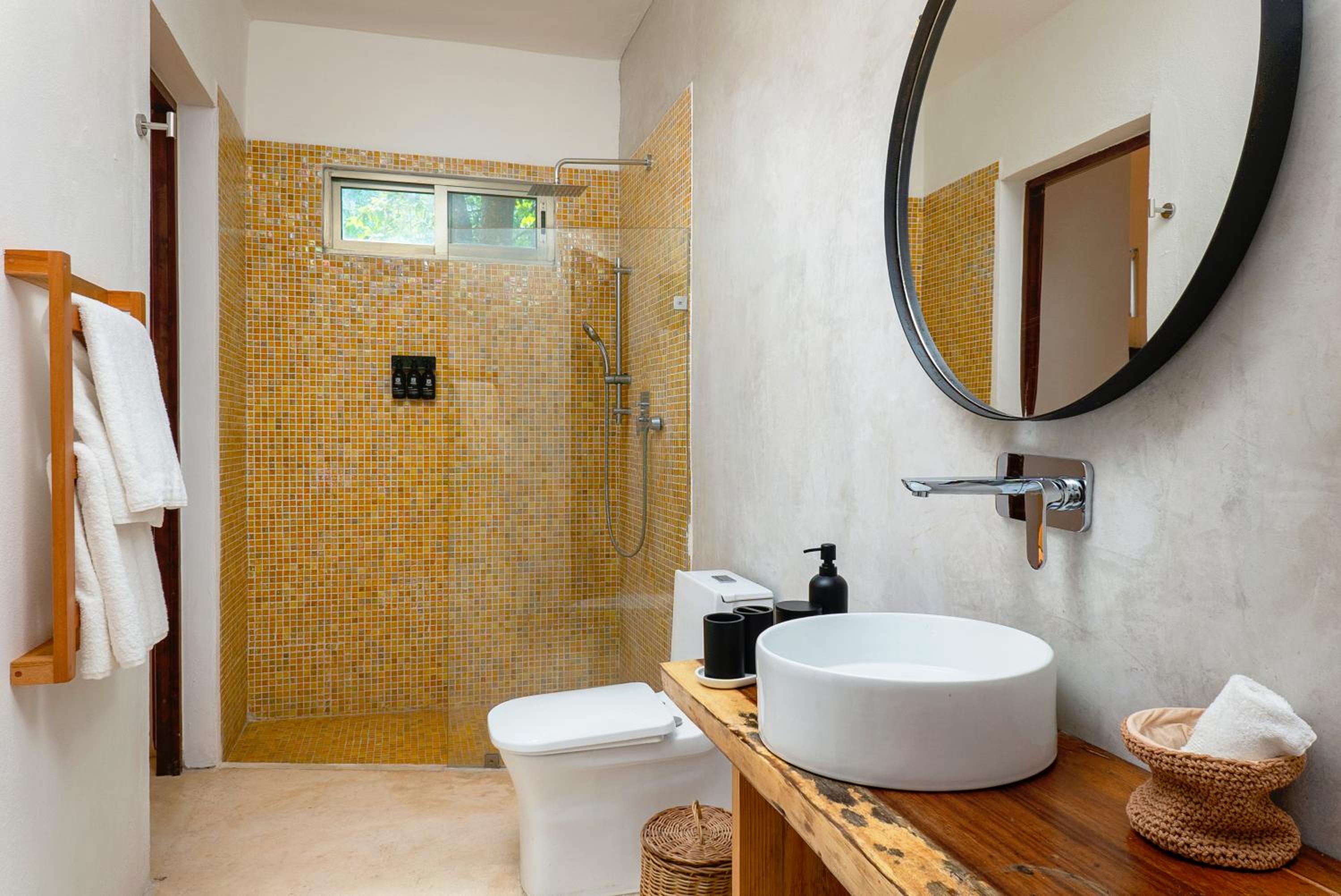 Deluxe King Suite - Photo 7