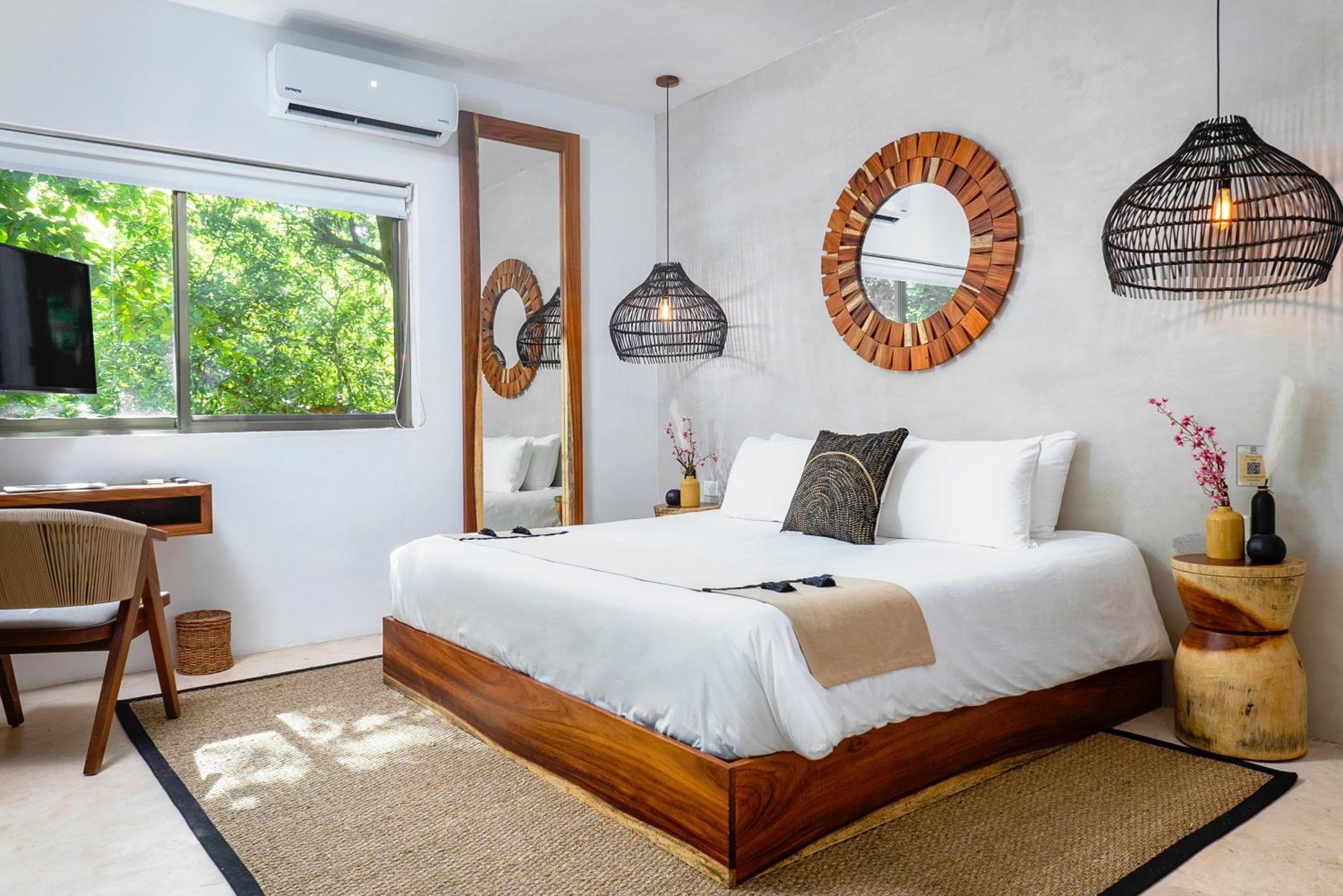 Standard King Room - Photo 6