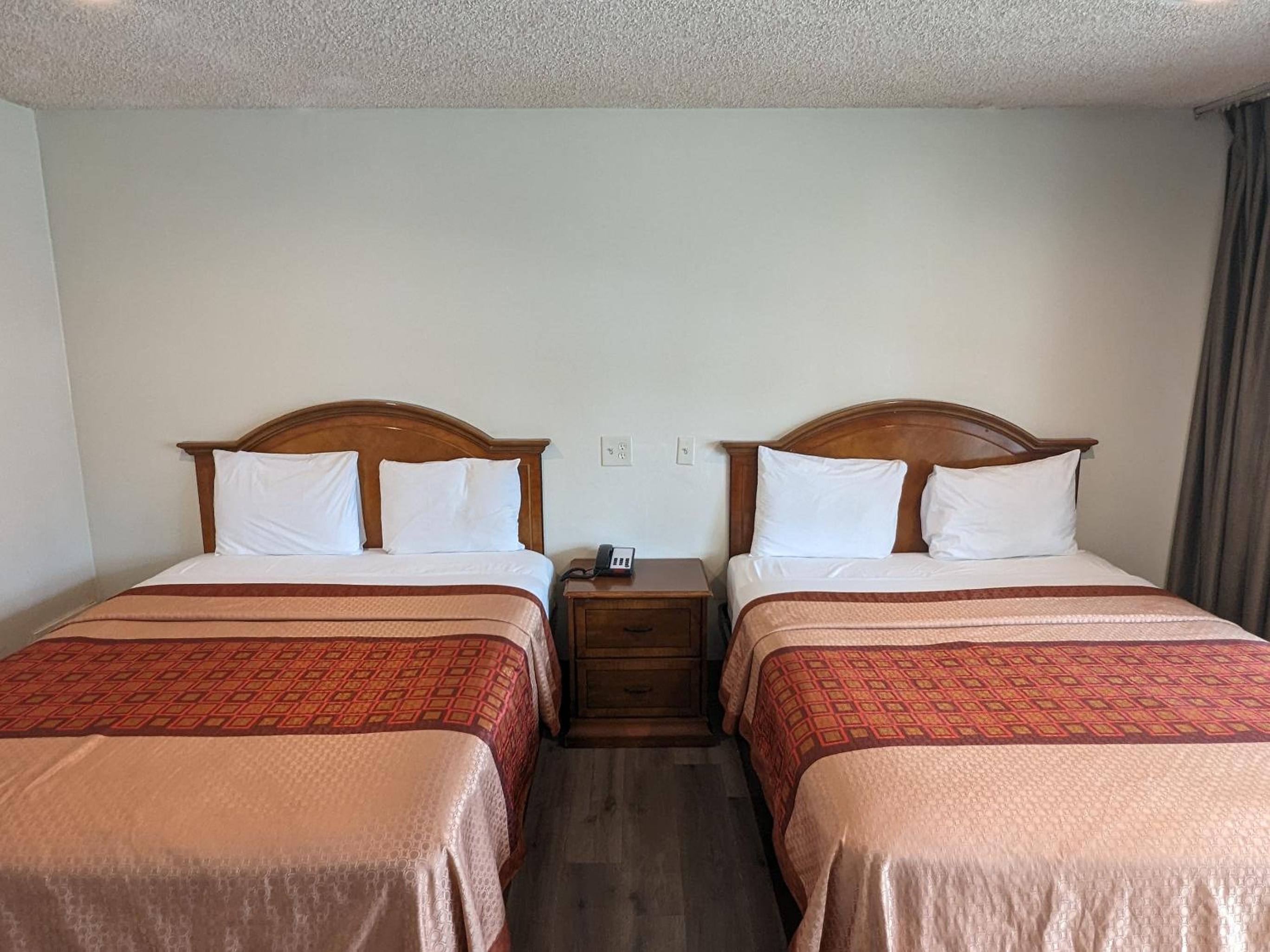 Two Queen Bed Room Exterior - Photo 5