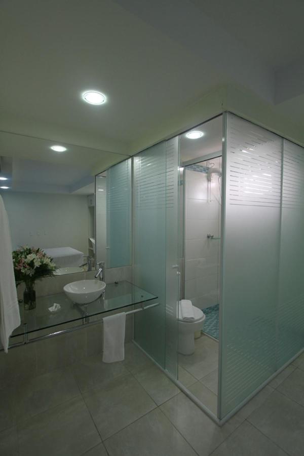 Suite - Photo 10