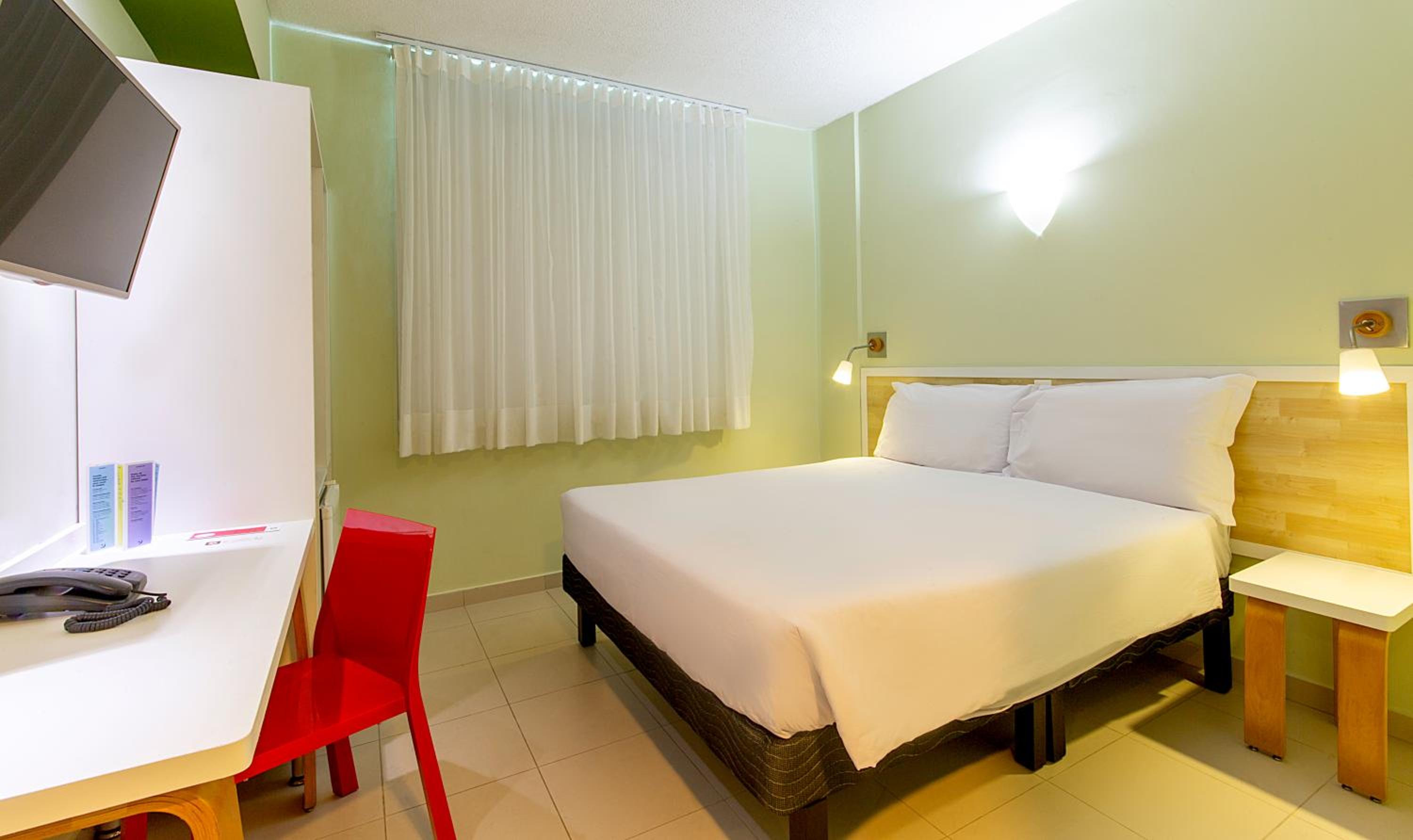 Standard Apartment with One Queen Bed - Photo 7