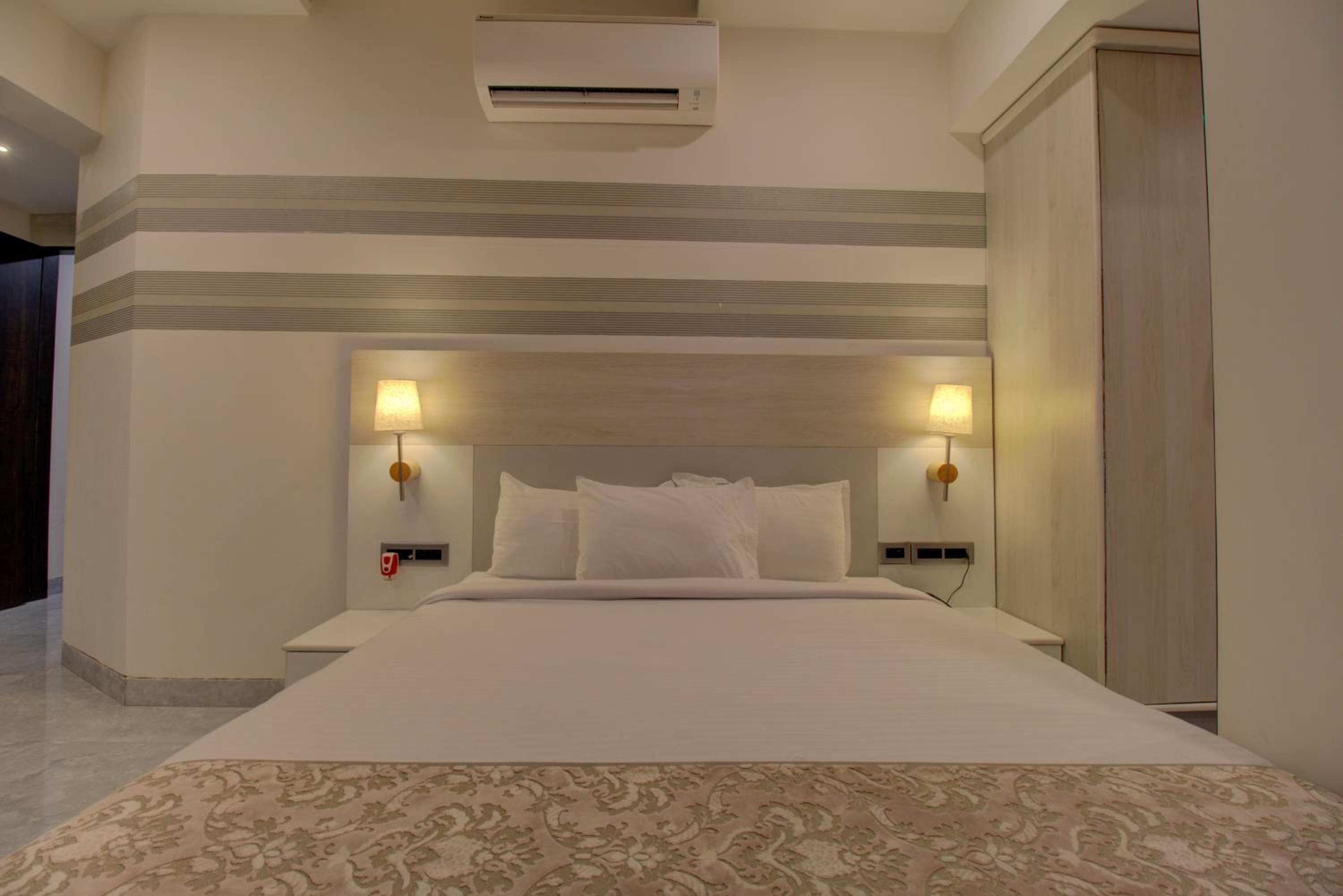 Deluxe Room - Photo 5
