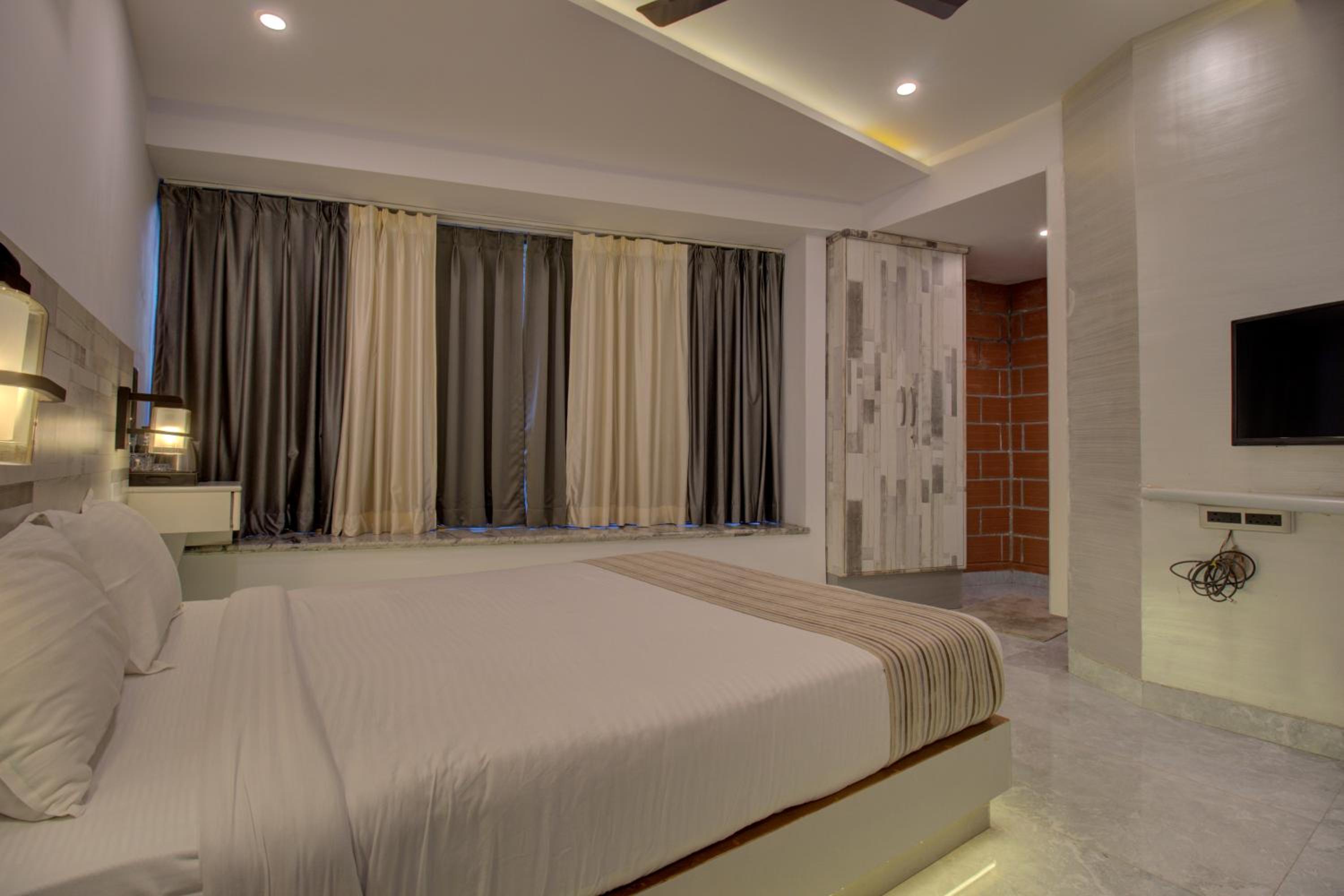 Deluxe Room - Photo 1