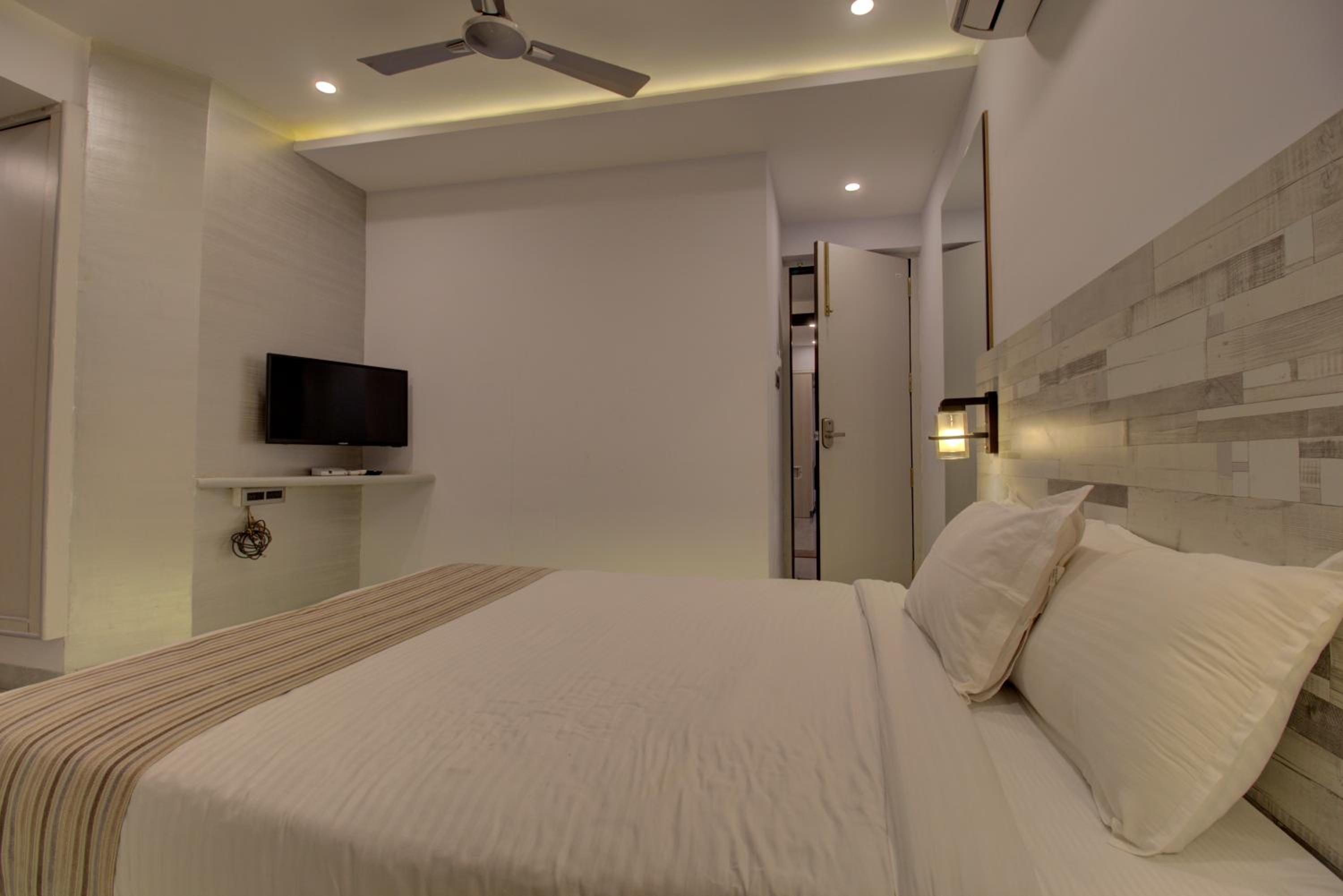Deluxe Room - Photo 8