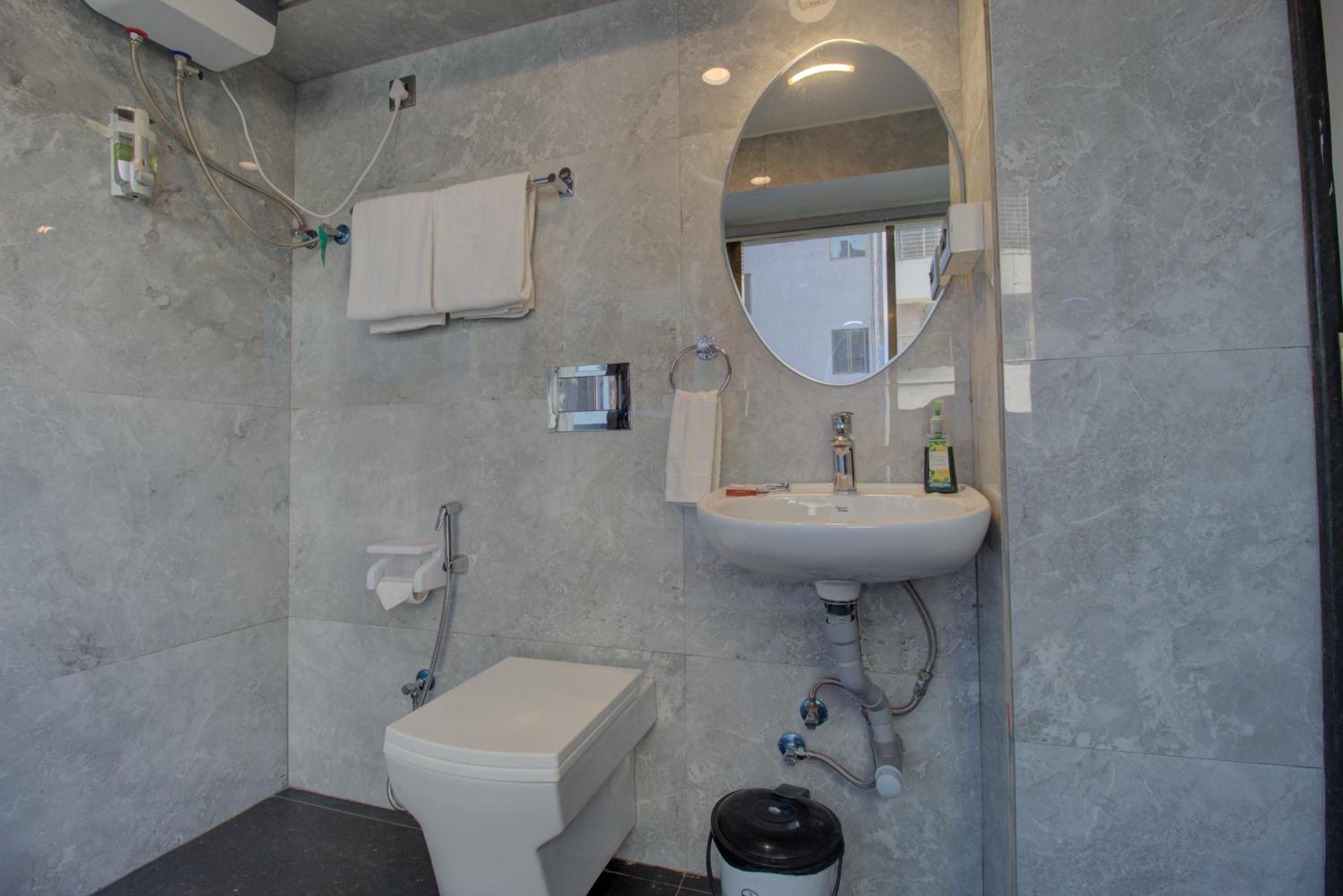 Deluxe Room - Photo 7
