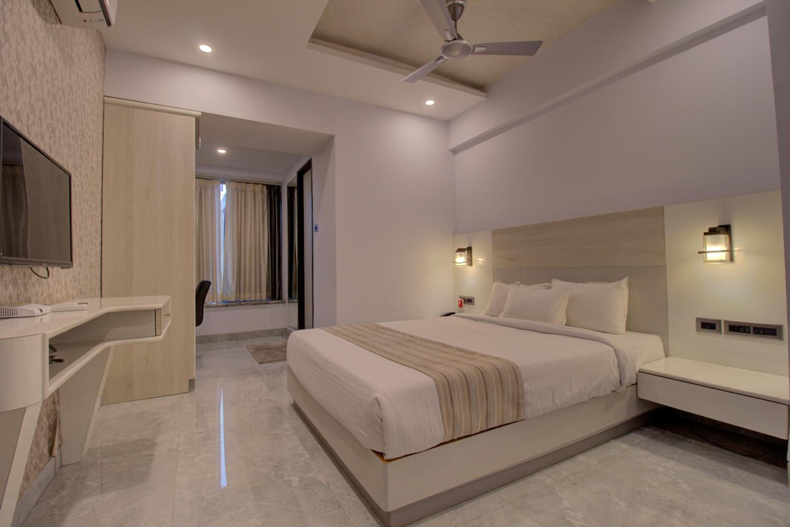 Deluxe Room - Photo 2