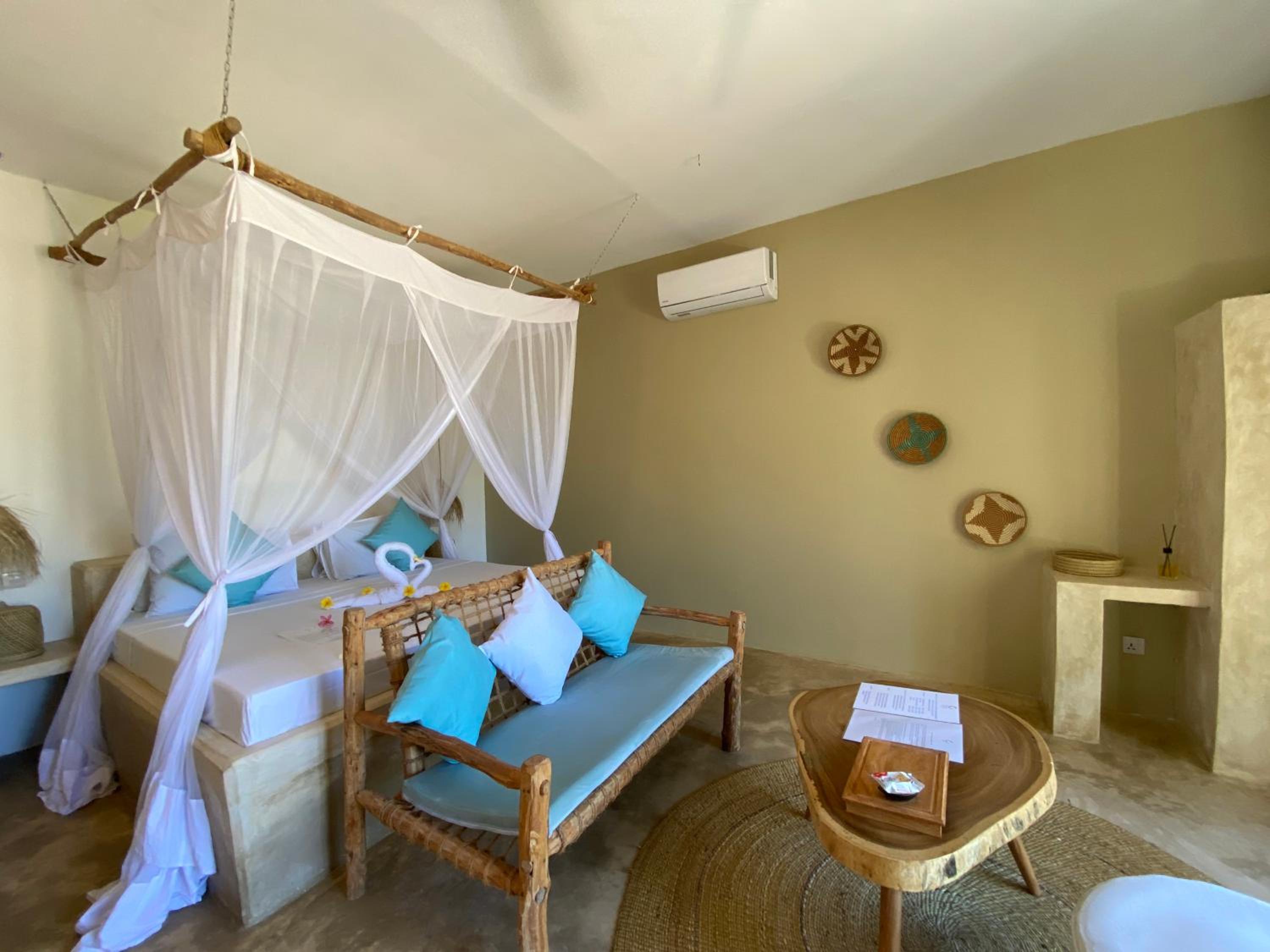 Deluxe Suite - Photo 11