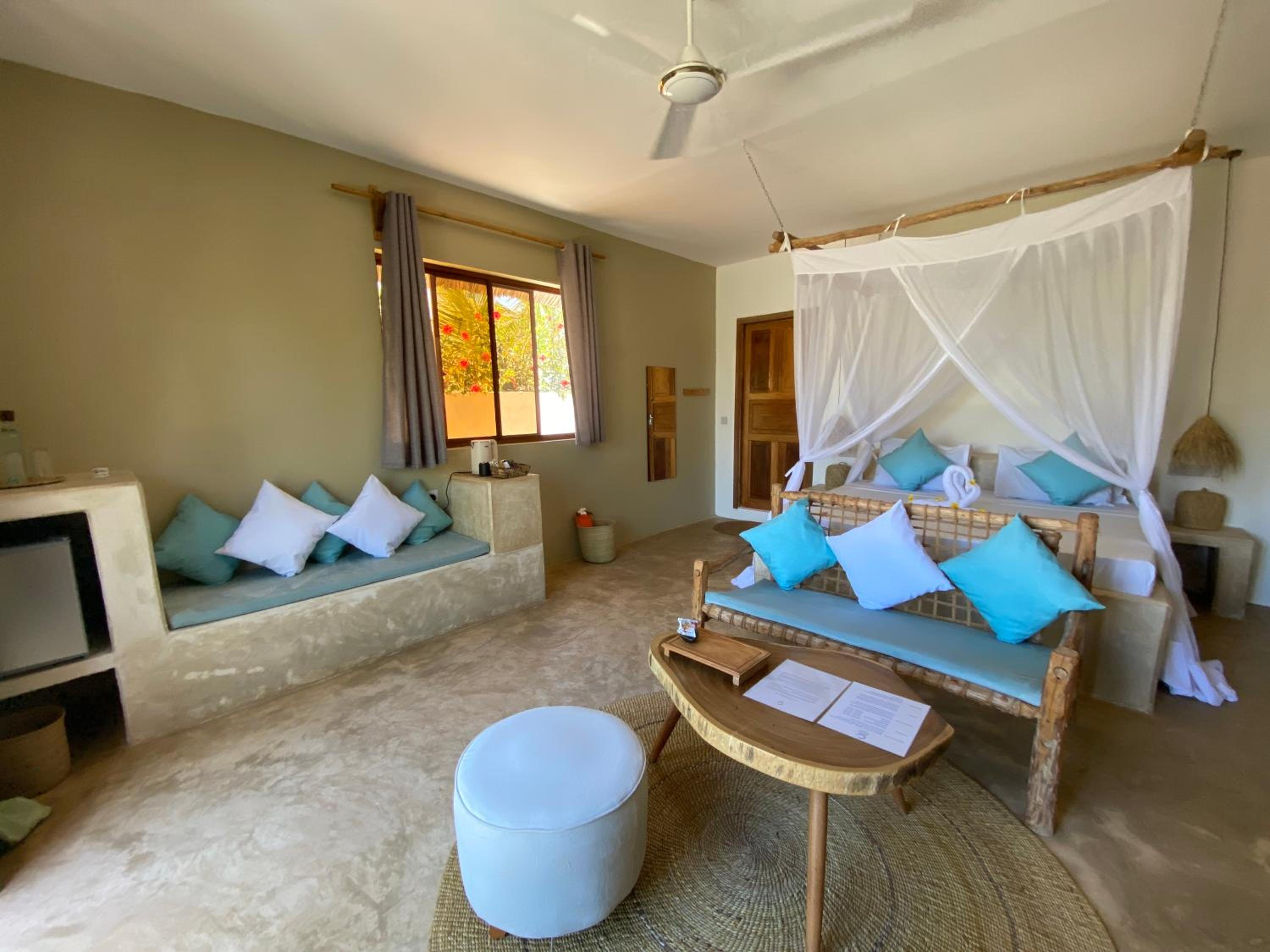 Deluxe Suite - Photo 12