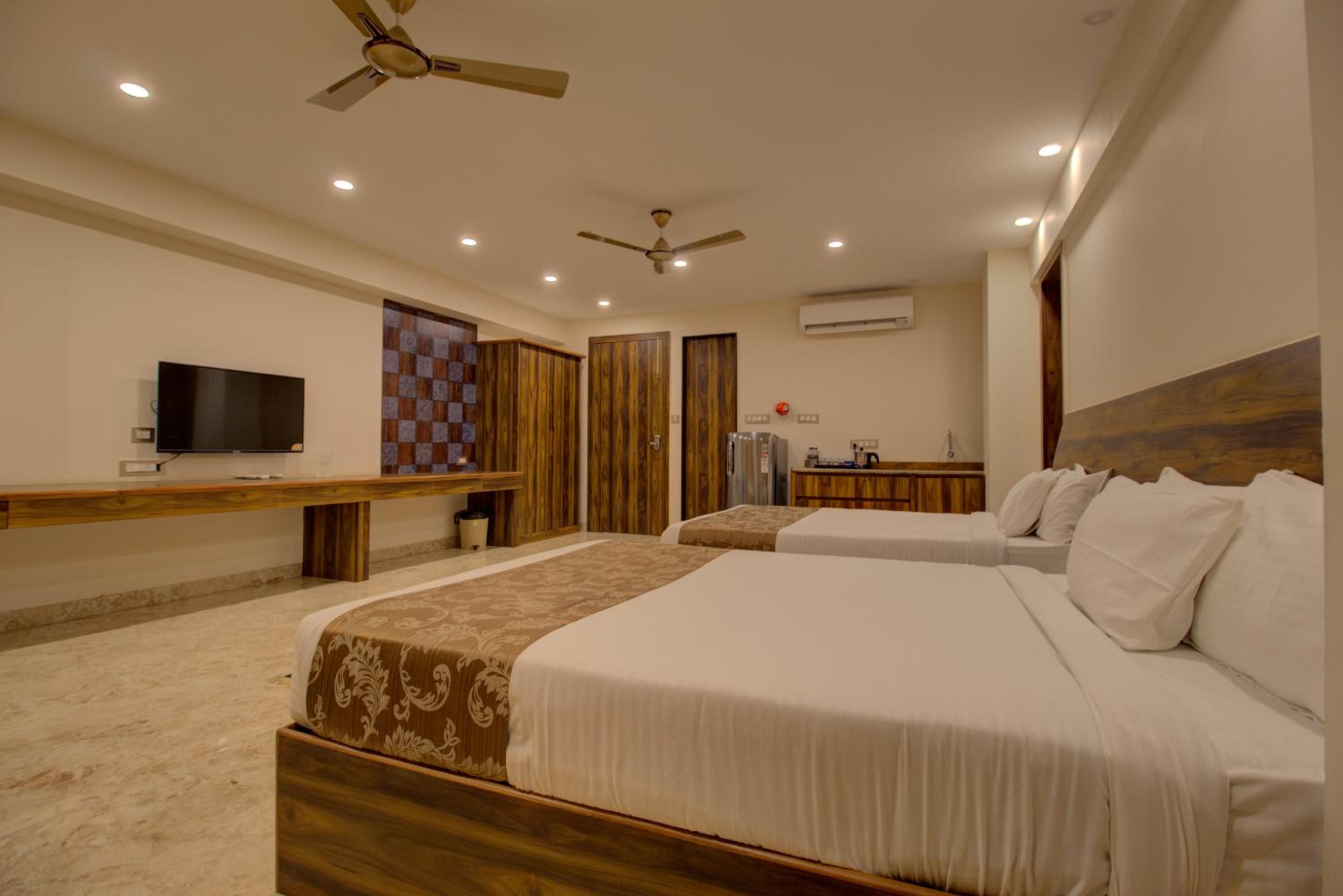 Family Room - Photo 5