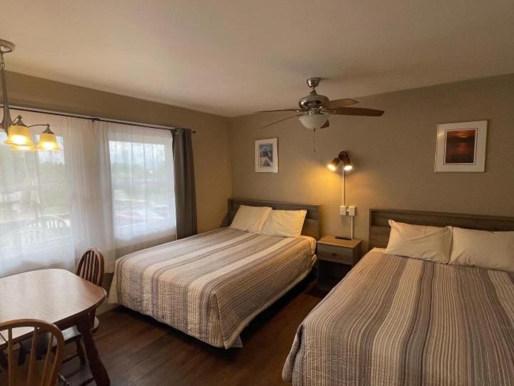 Room with Two Double Beds and Mountain View photo 1