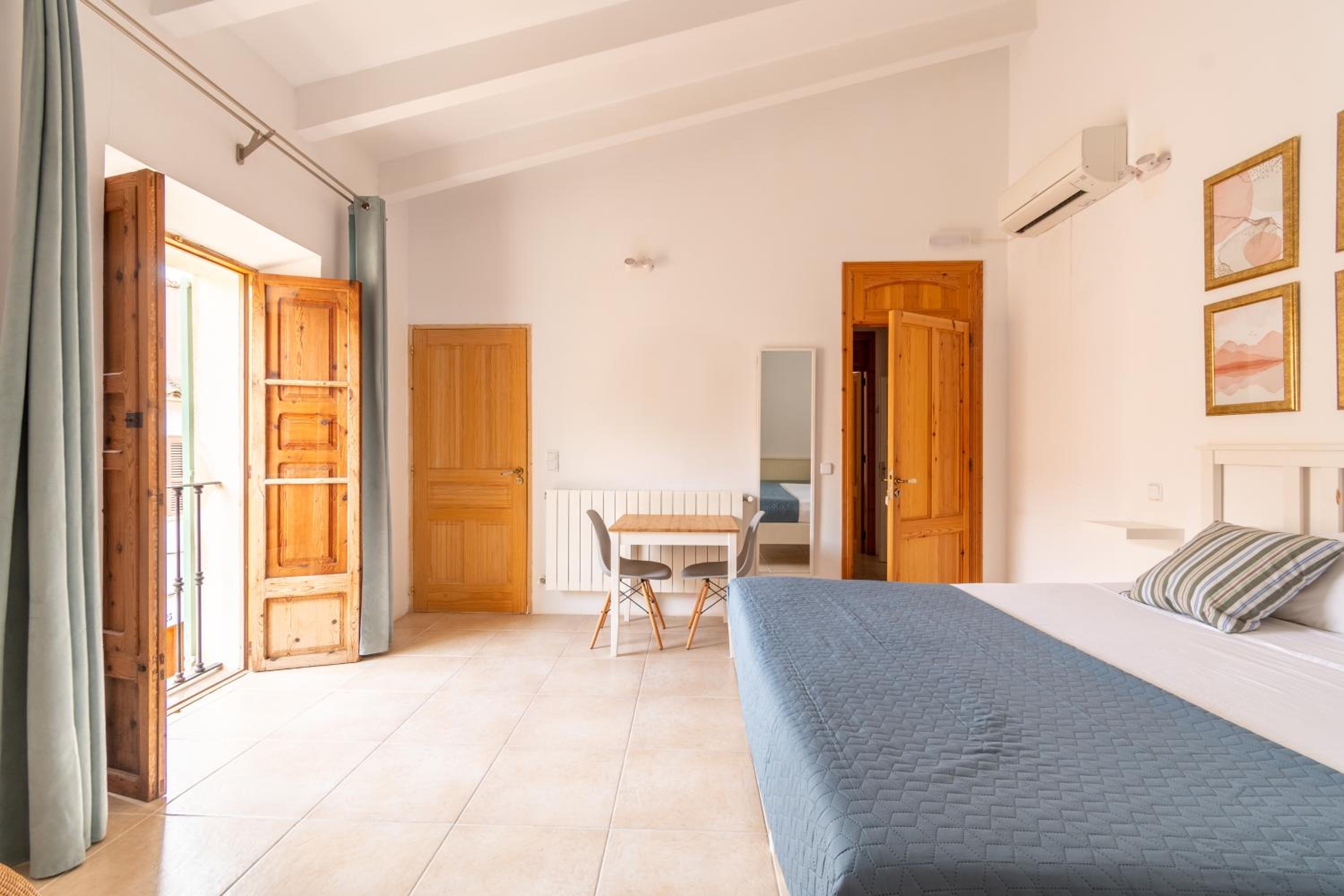 Large Double Room photo 2
