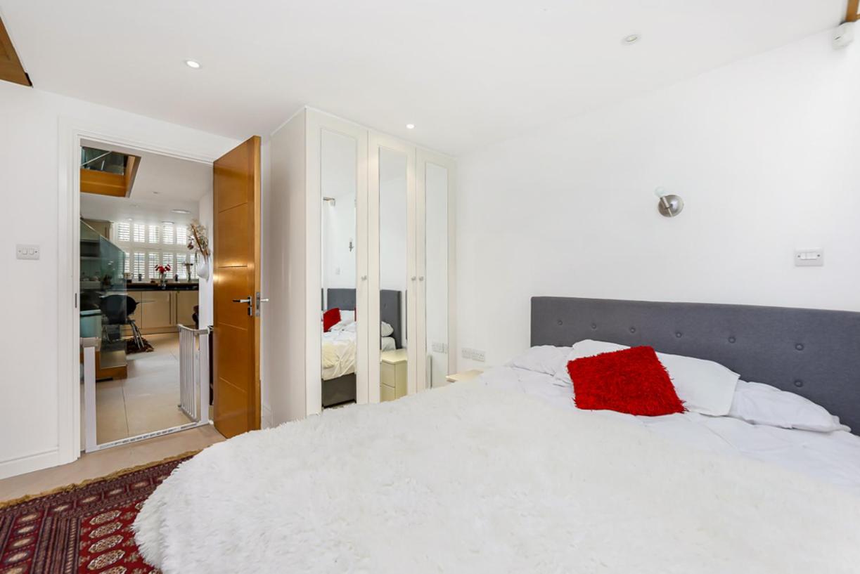 One-Bedroom House photo 1