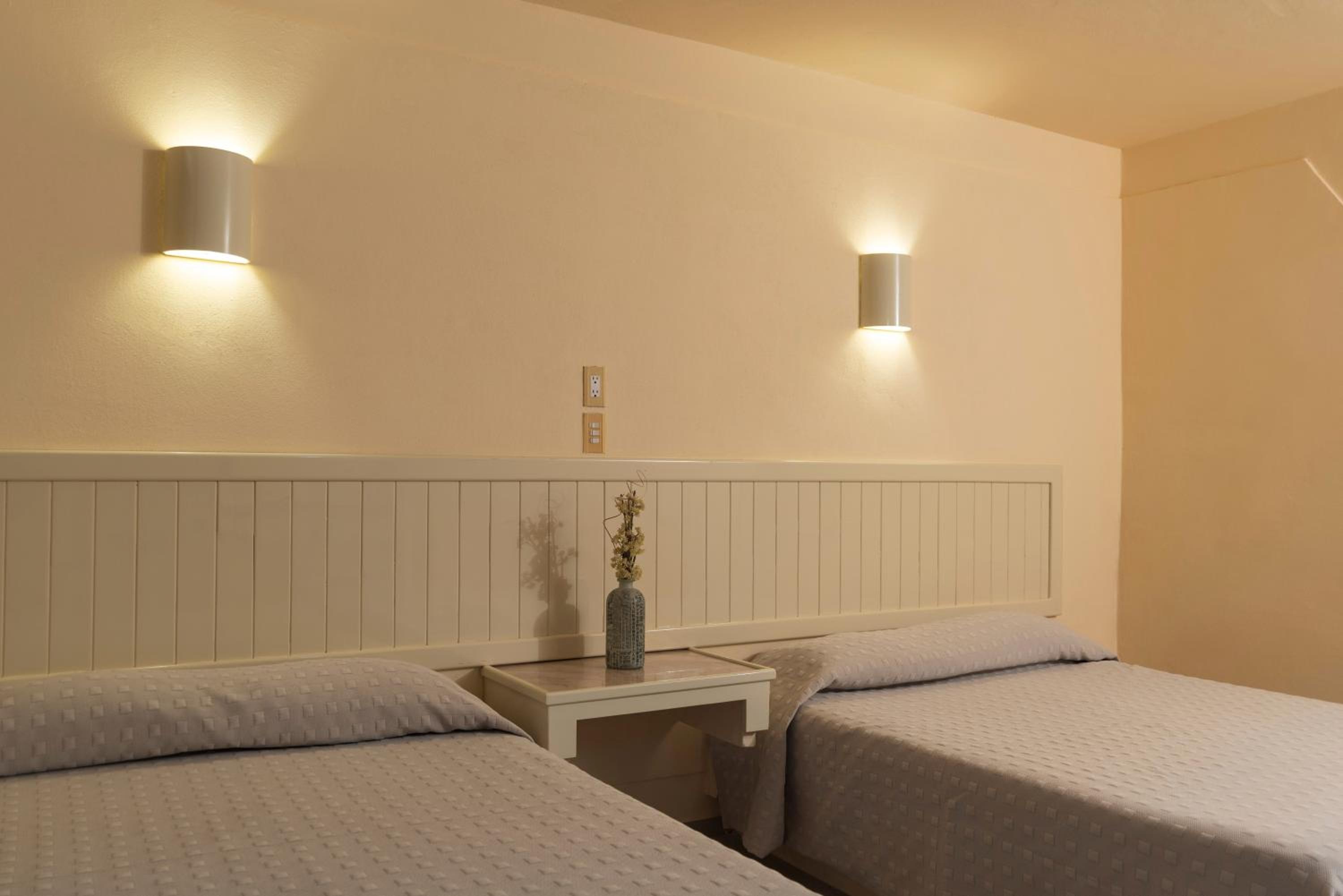 Twin Room with Bathroom photo 2