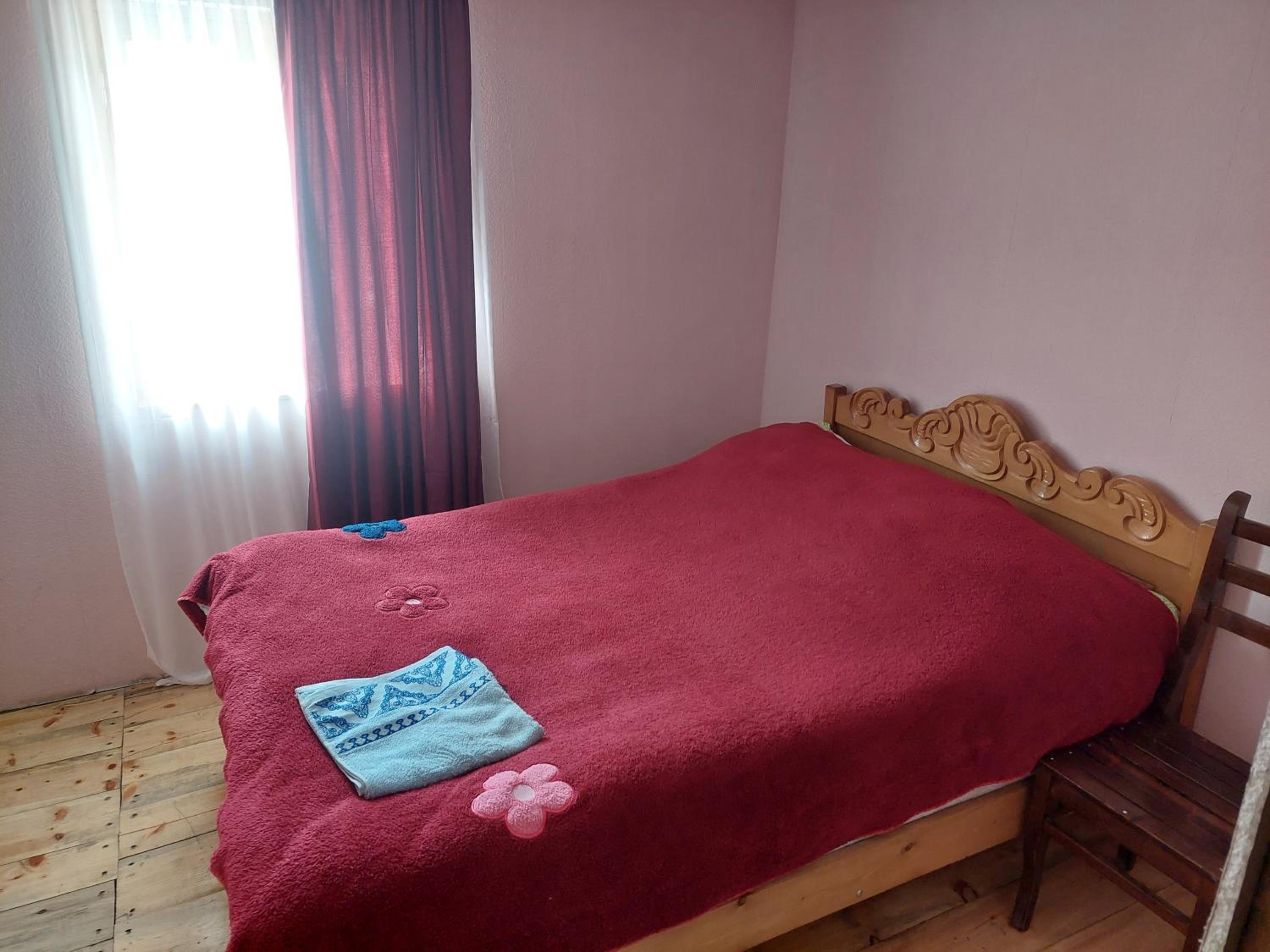 Small Double Room with Shared Bathroom photo 1