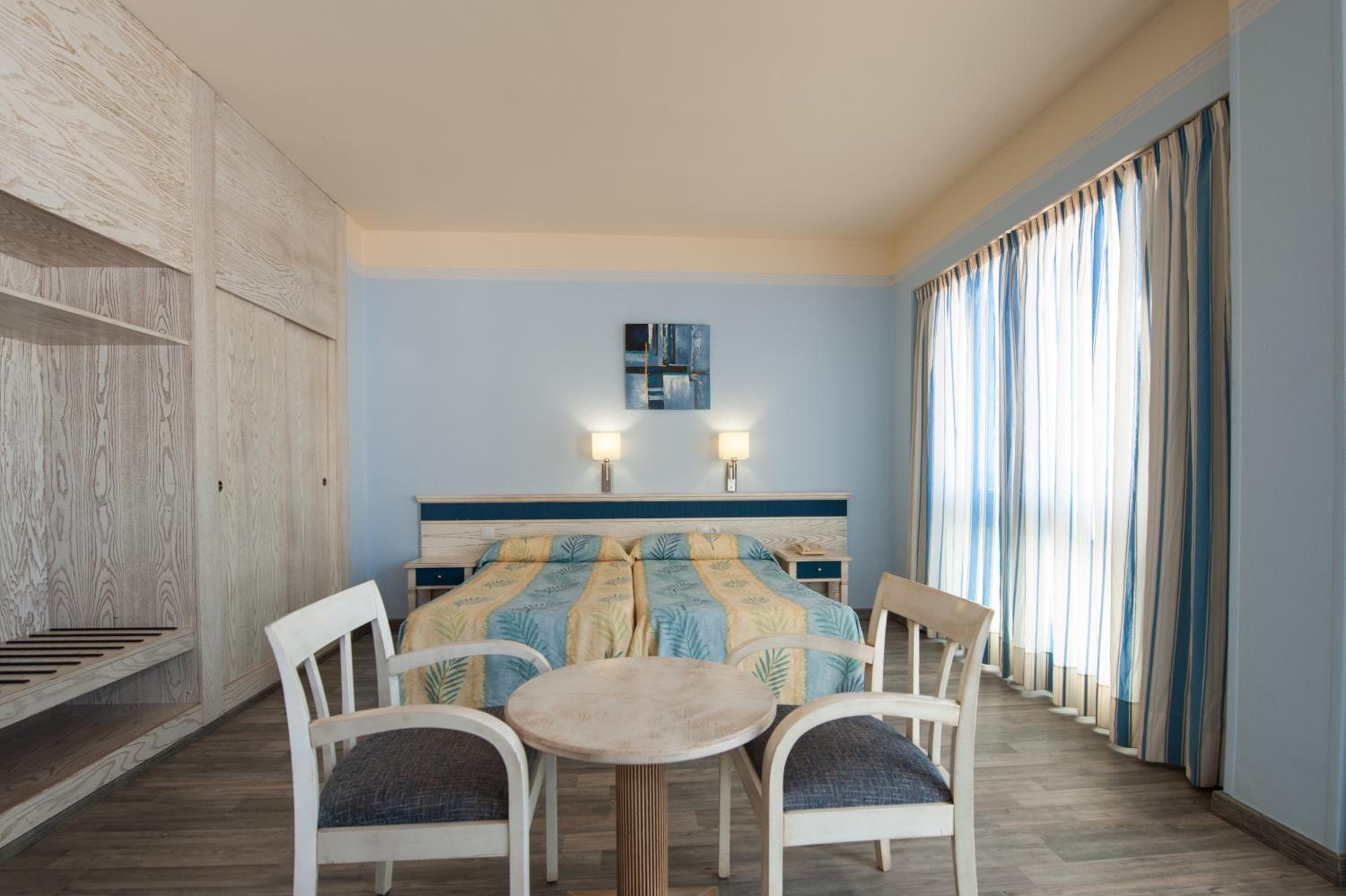 Studio with Balcony and Sea View - Photo 4