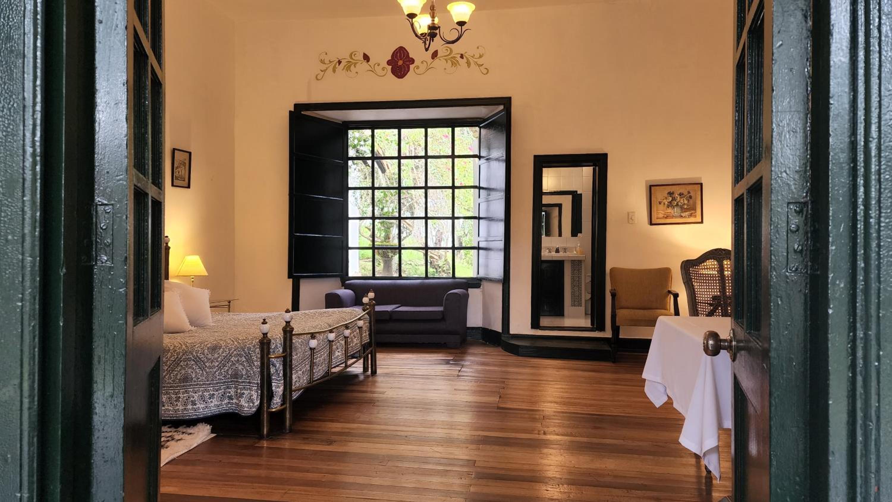 Standard King Room photo 3