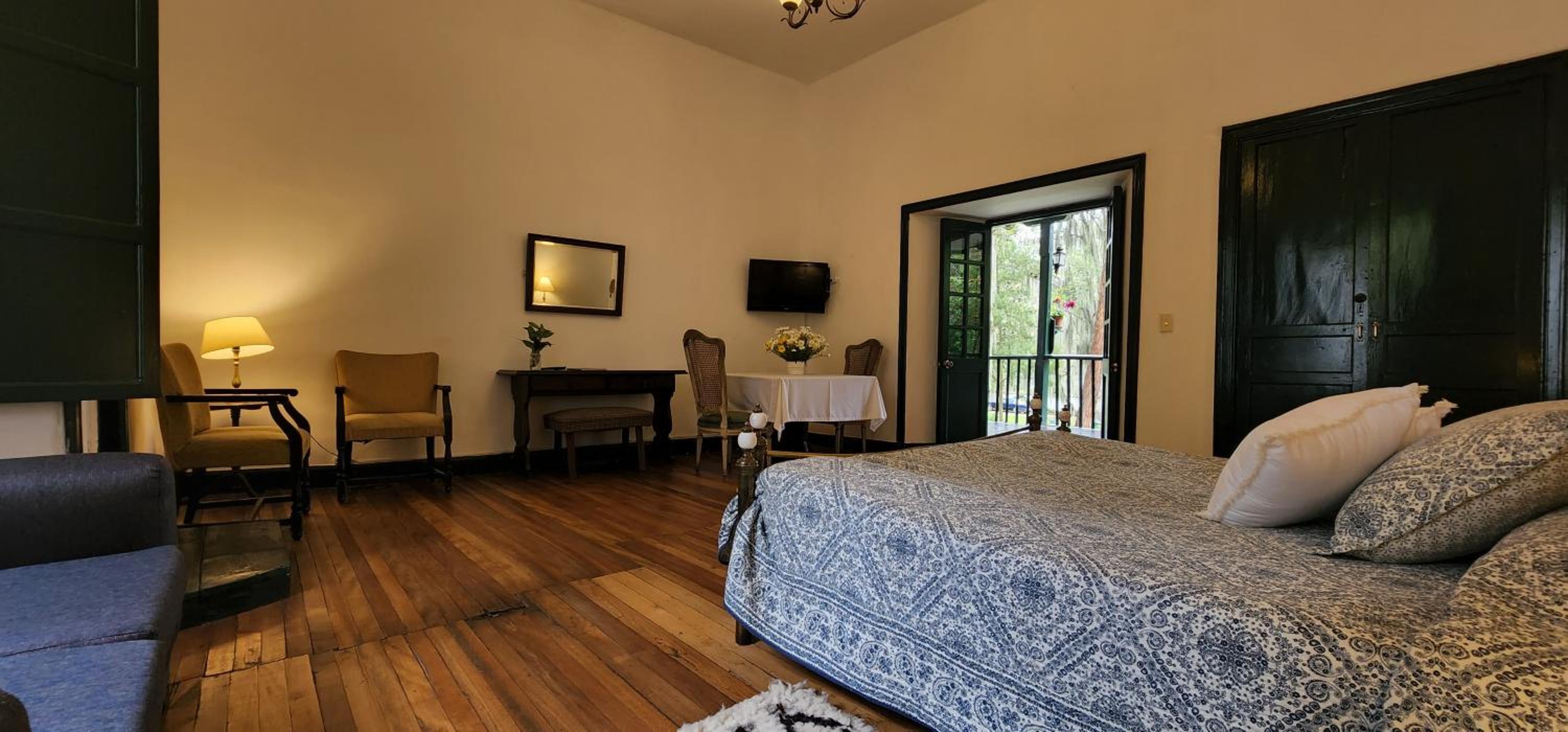 Standard King Room photo 2