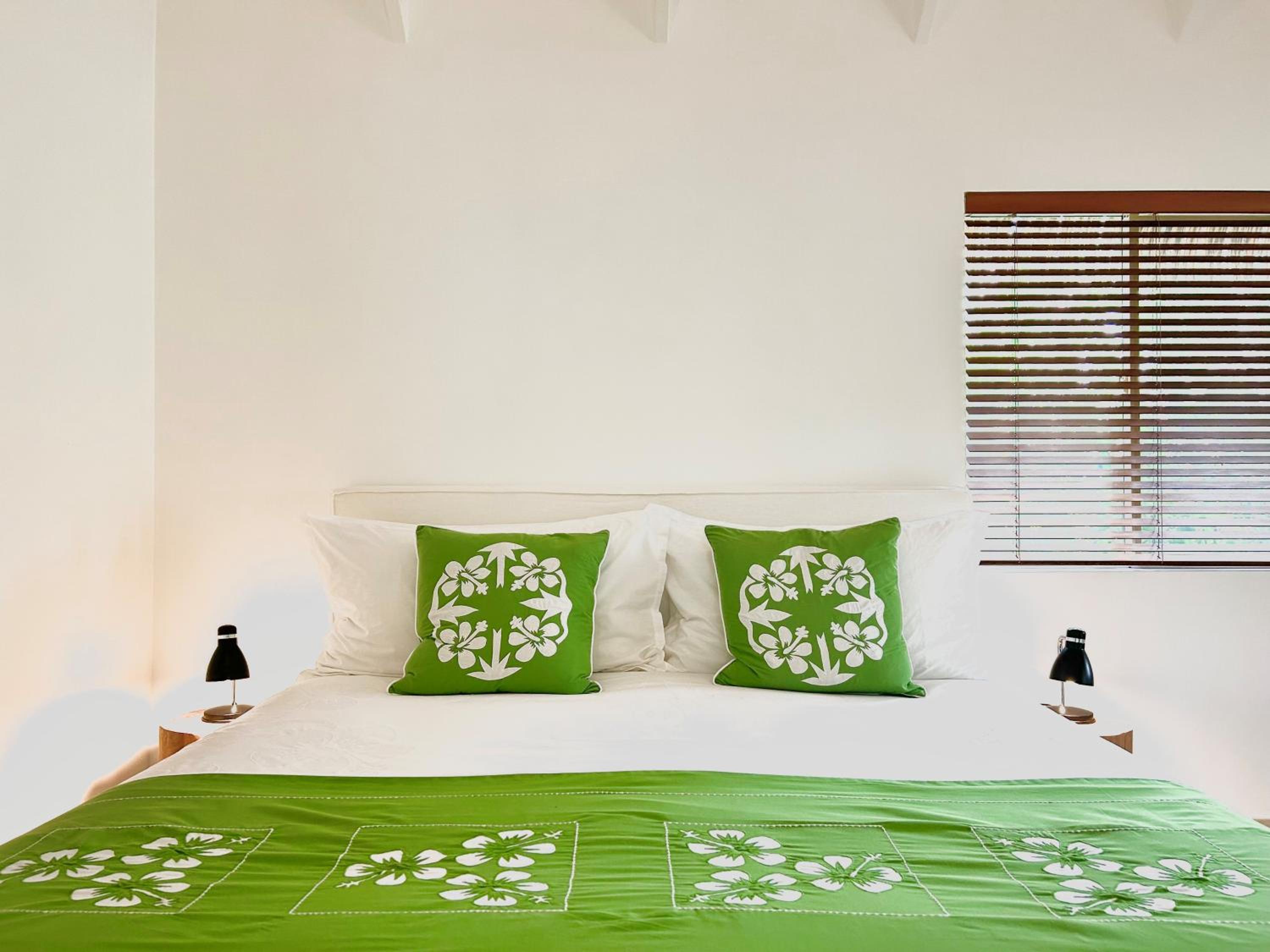 Bed & Sleeping Area