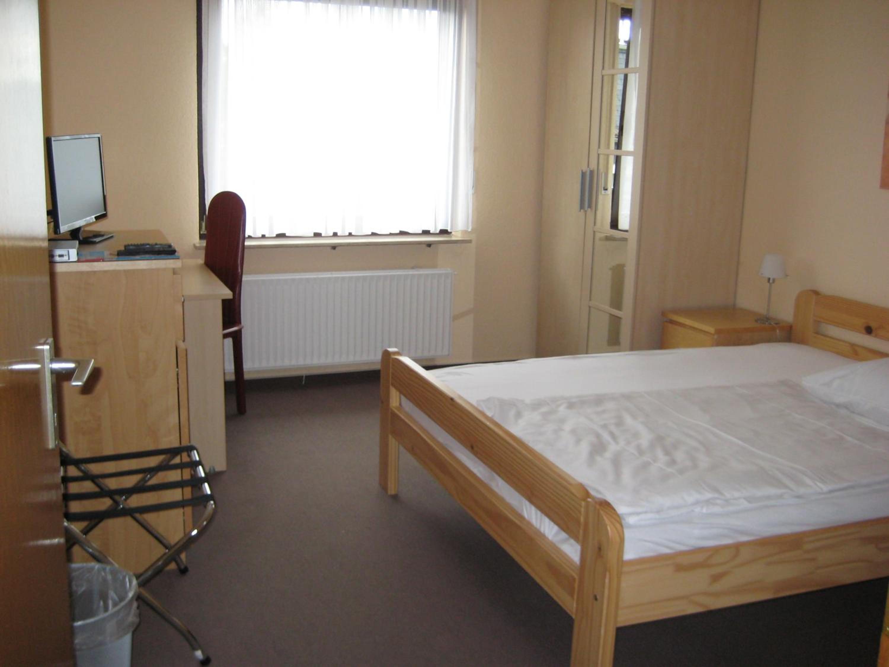 Double or Twin Room - Photo 4