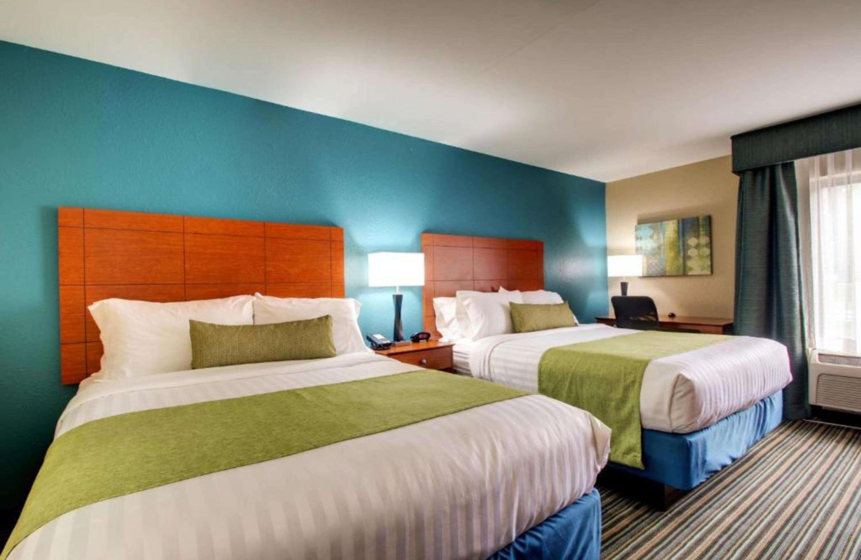 Queen Room with Two Queen Beds - Non-Smoking - Photo 1