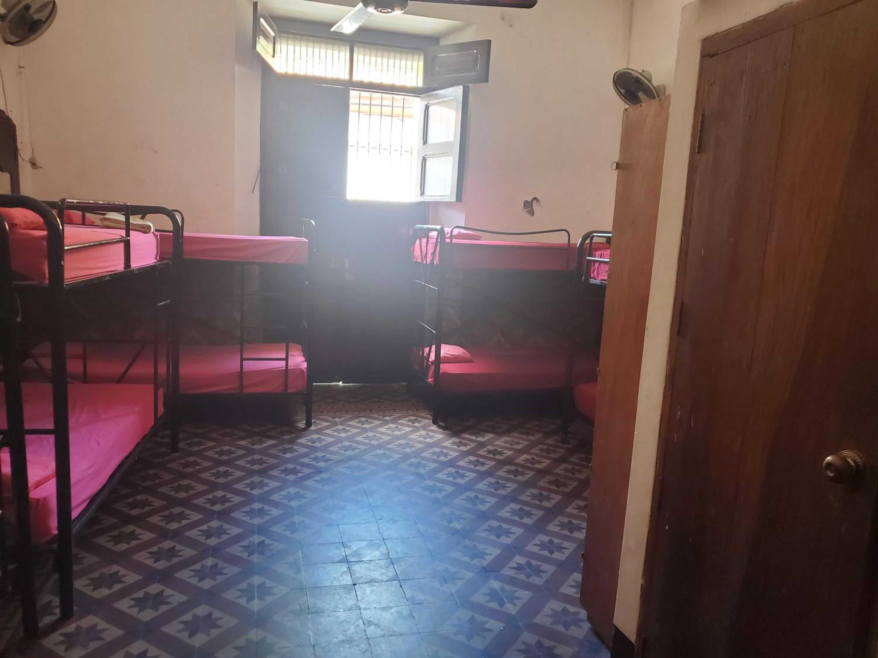 8-Bed Mixed Dormitory Room photo 2