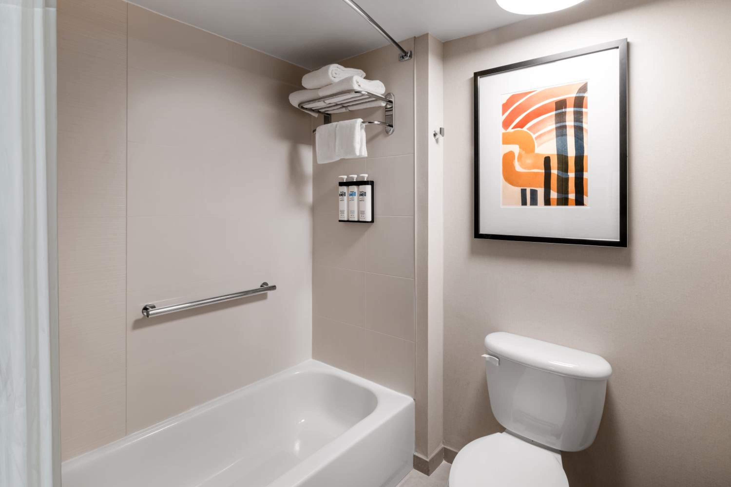 One-Bedroom King Suite with Kitchen and Sofa Bed - Photo 4