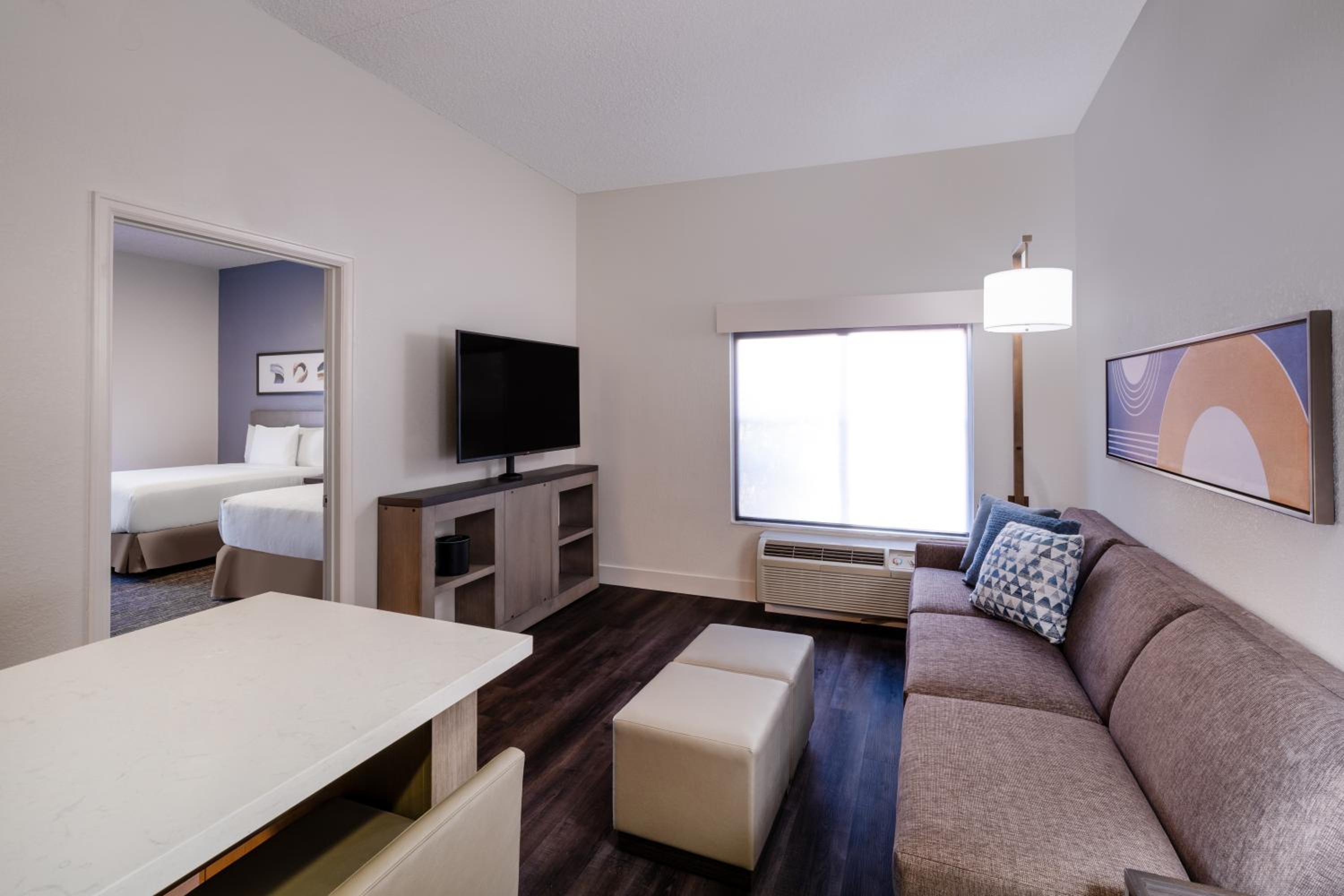 One Bedroom Kitchen Suite with Two Queen Beds and Sofa Bed - Photo 8
