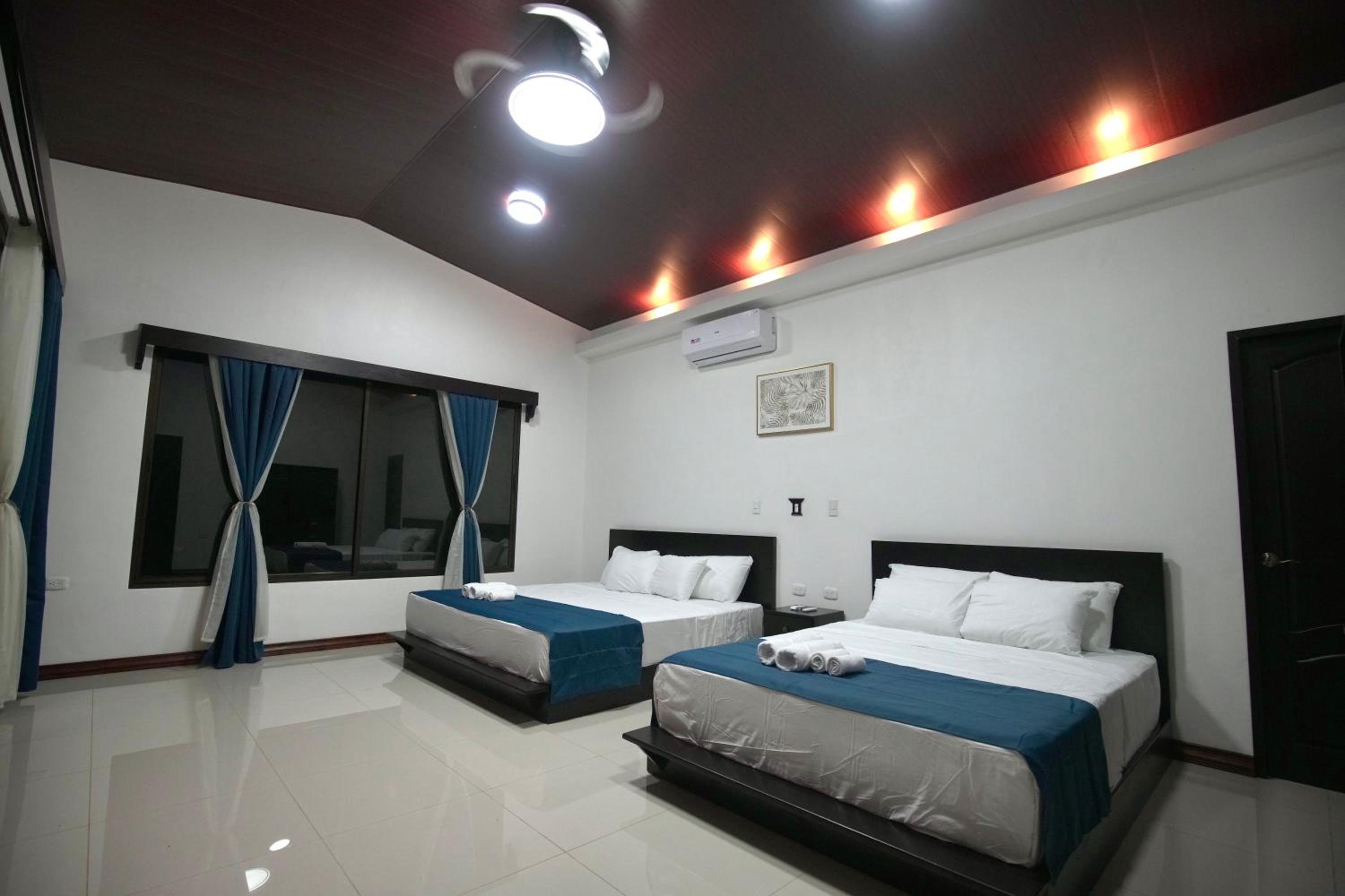 One-Bedroom House photo 1