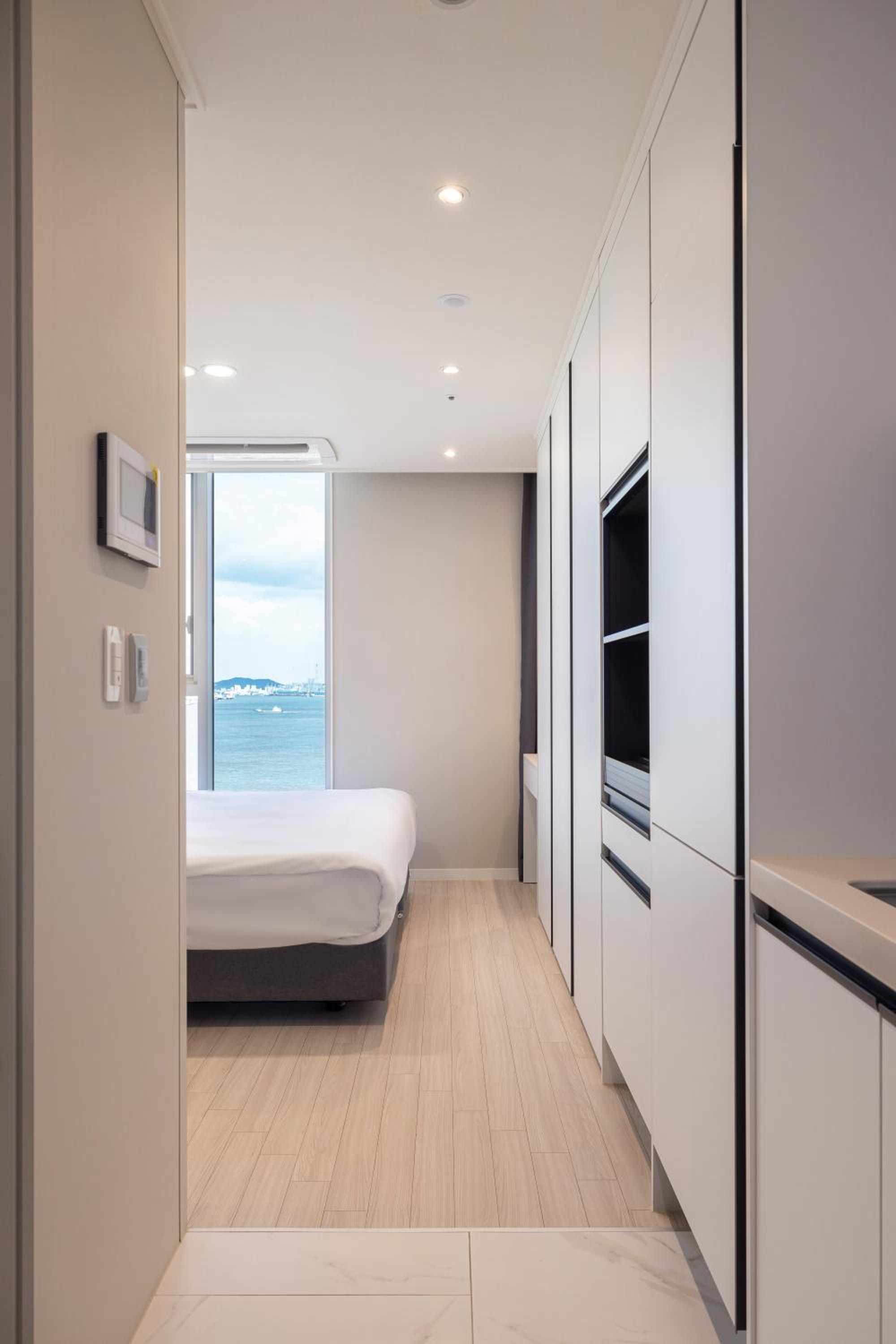 Standard King (Half Ocean View)