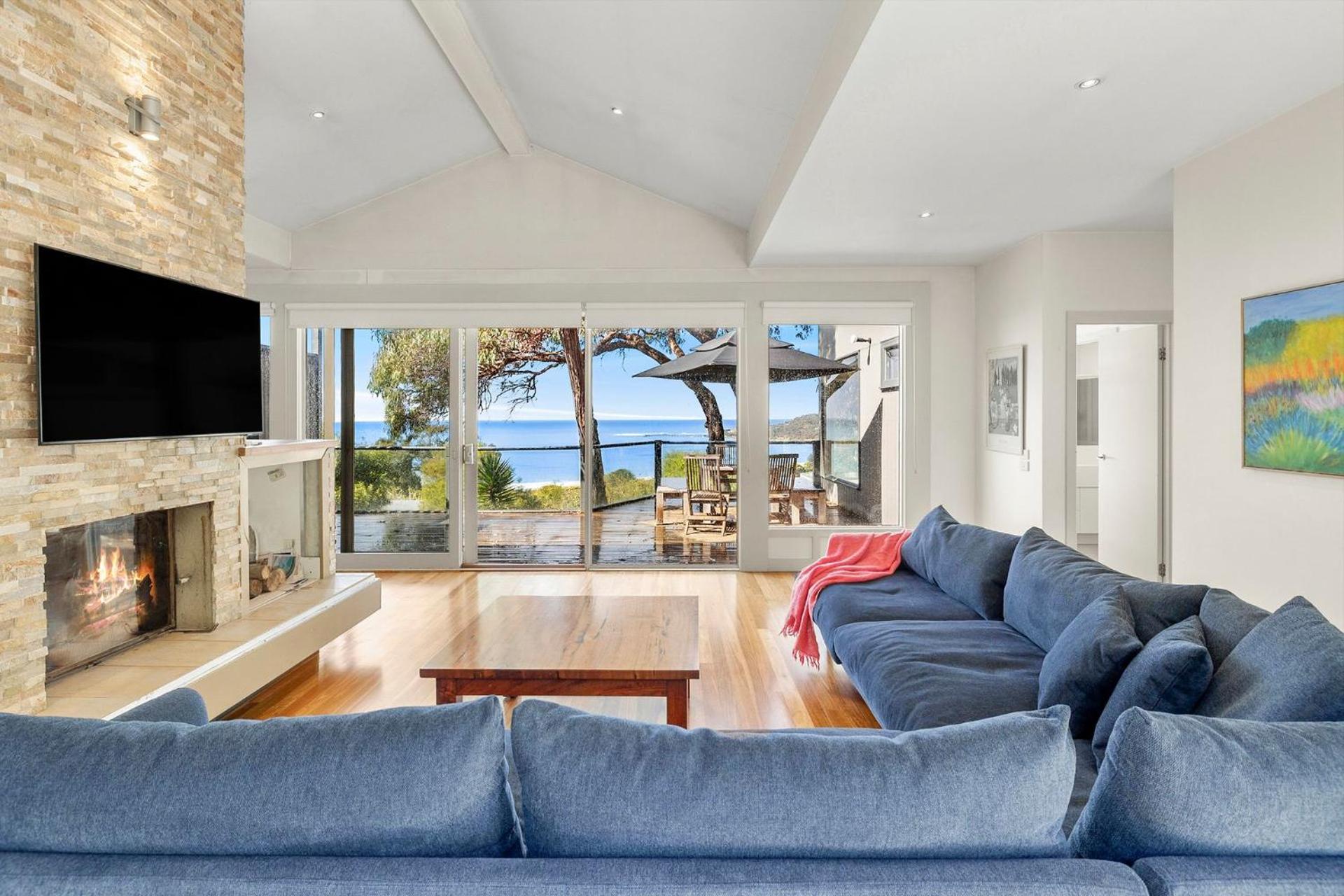 Five-Bedroom House photo 1
