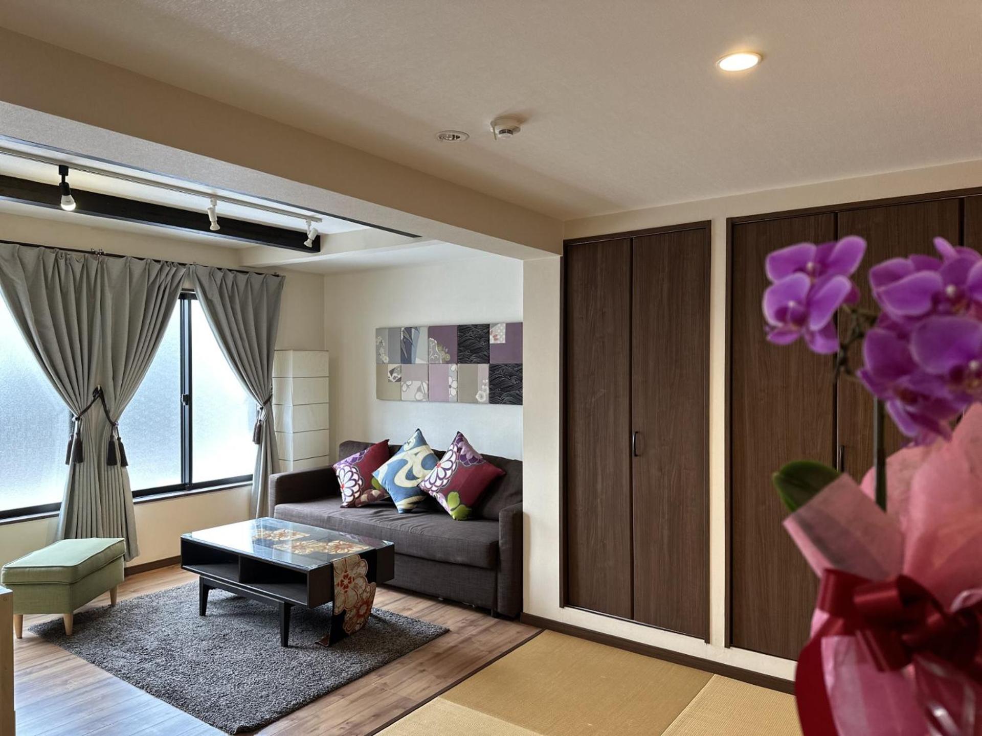One-Bedroom Apartment - Photo 12