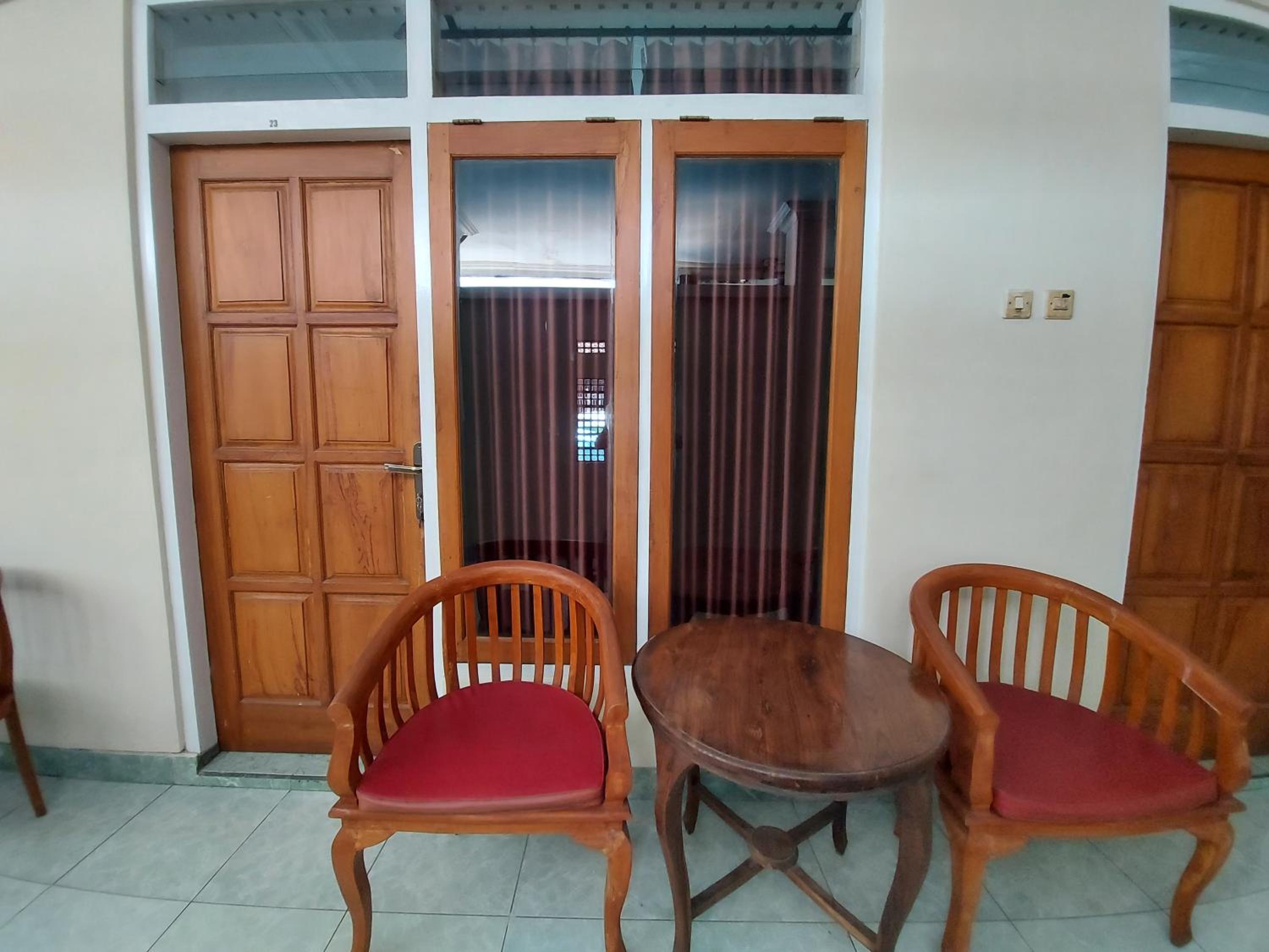 Deluxe Double Room (2 Adults + 1 Child) photo 2