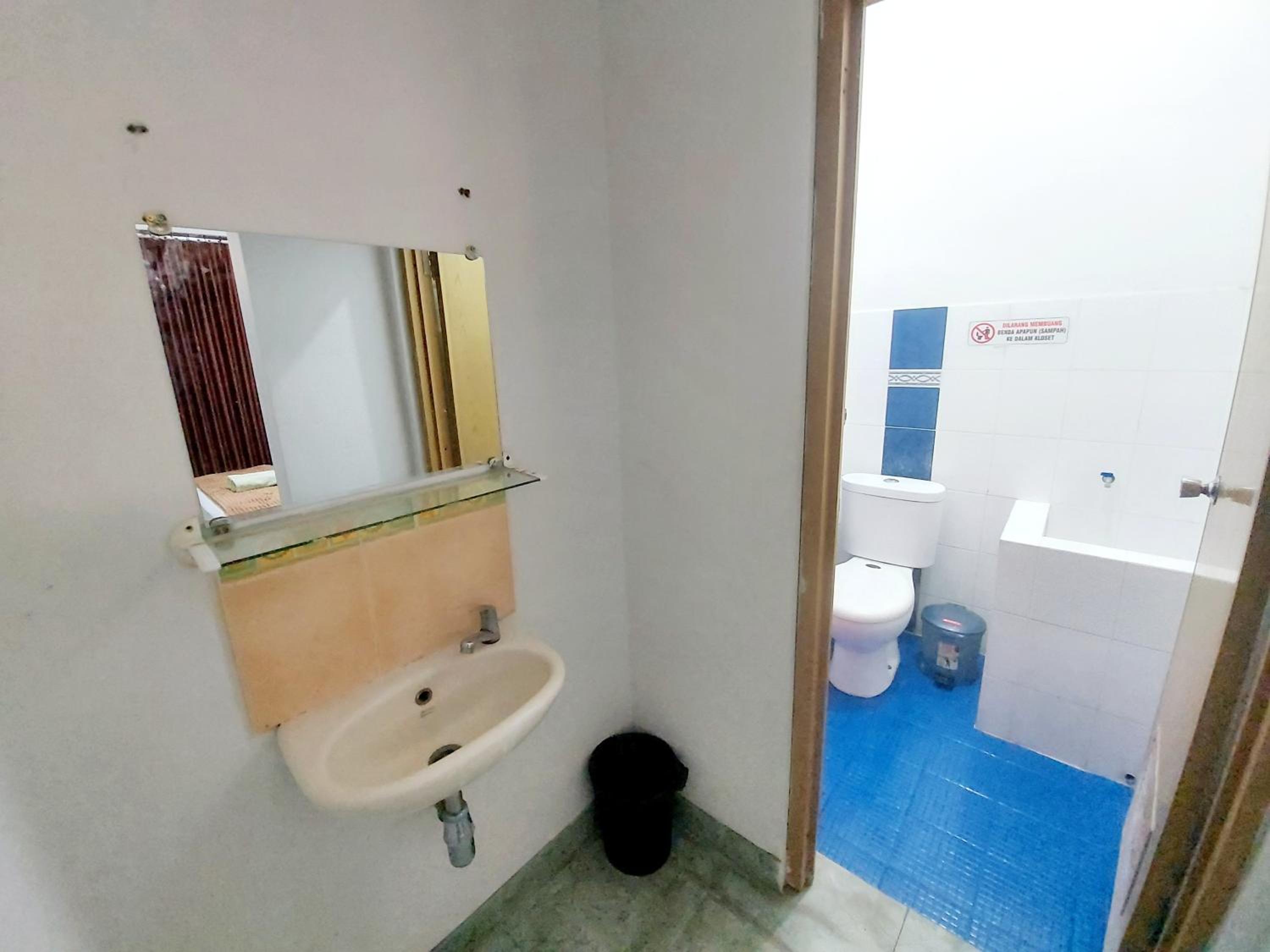 Deluxe Double Room (2 Adults + 1 Child) photo 3