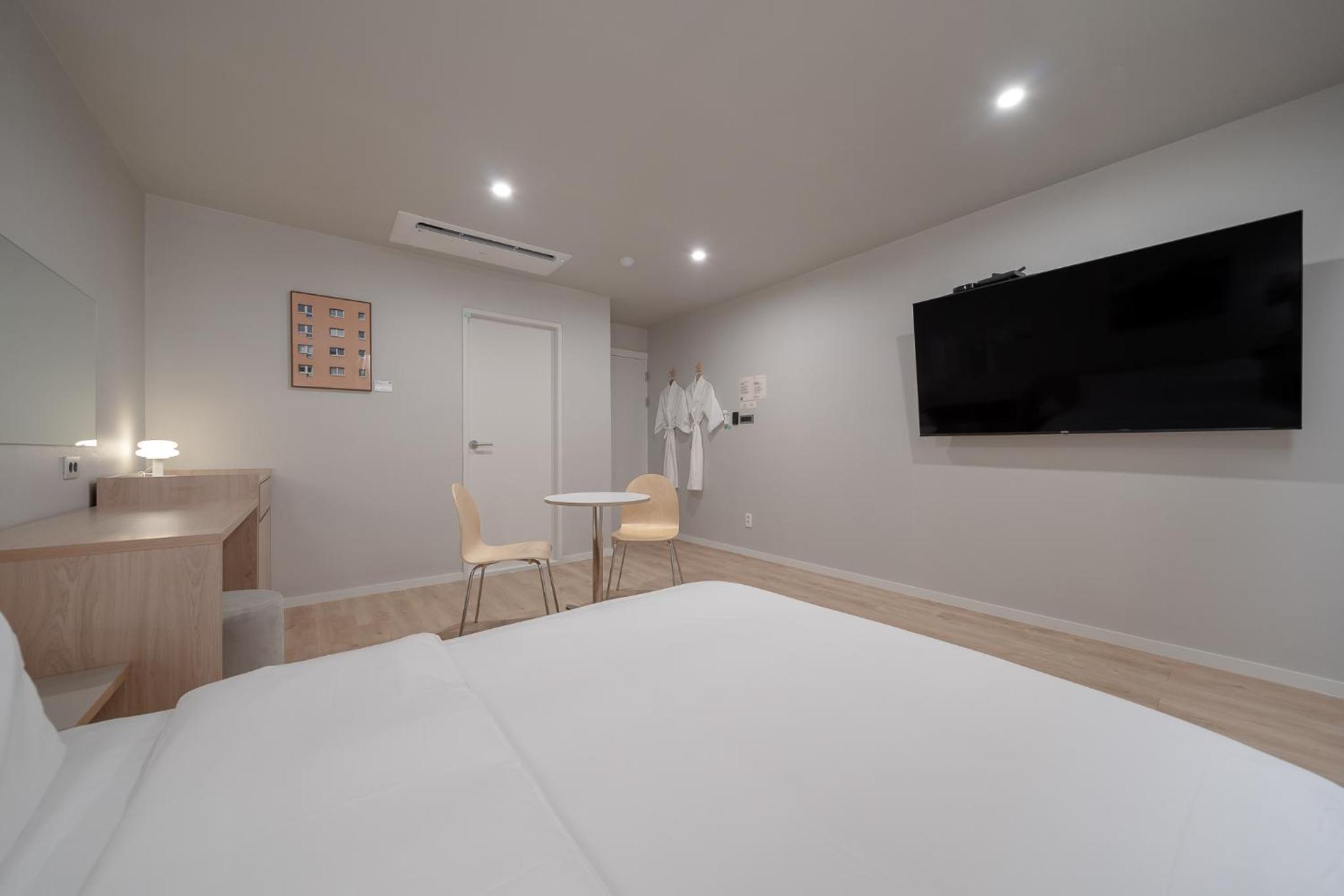 Standard Double Room - Photo 3