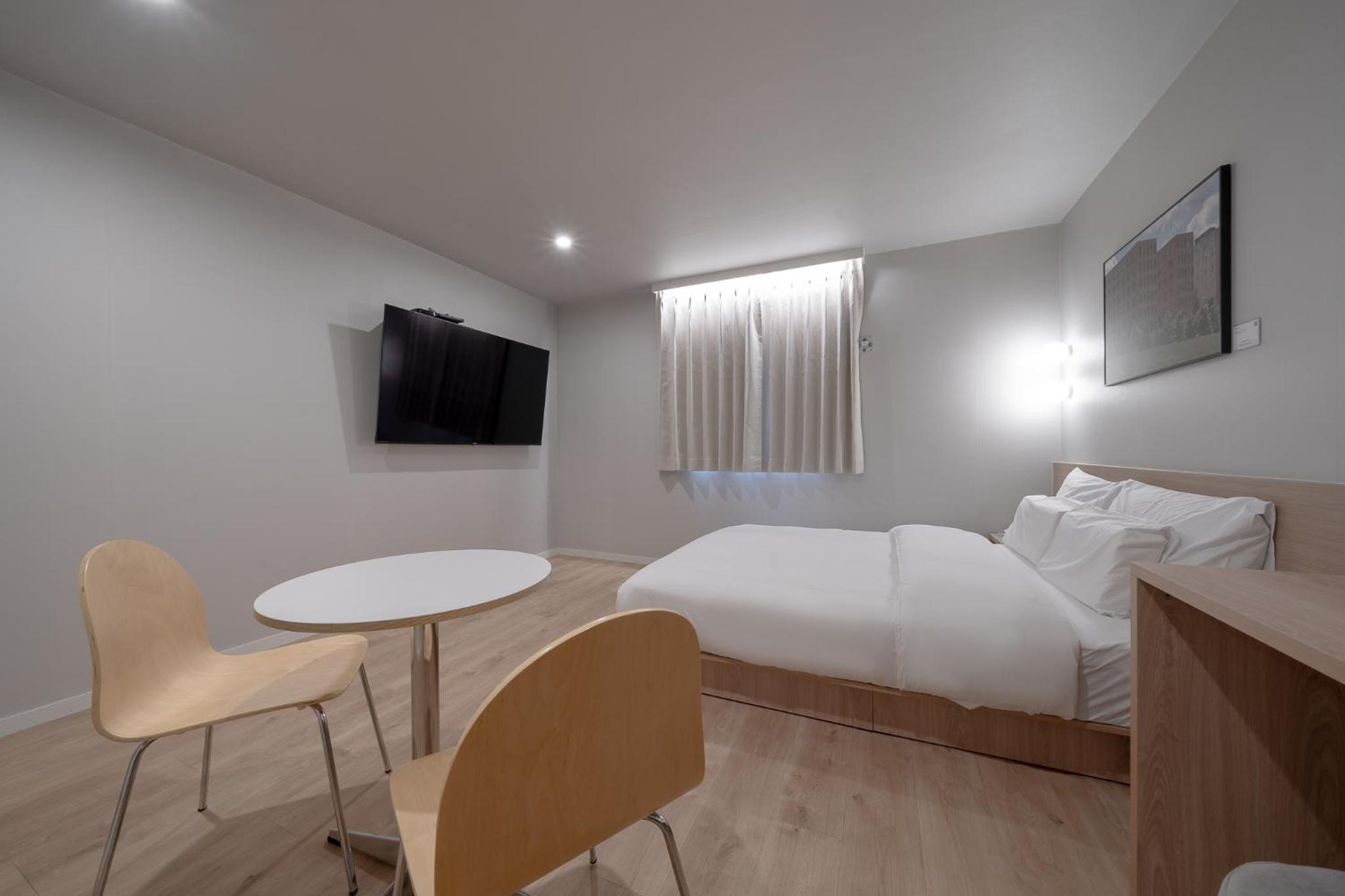Standard Double Room - Photo 11