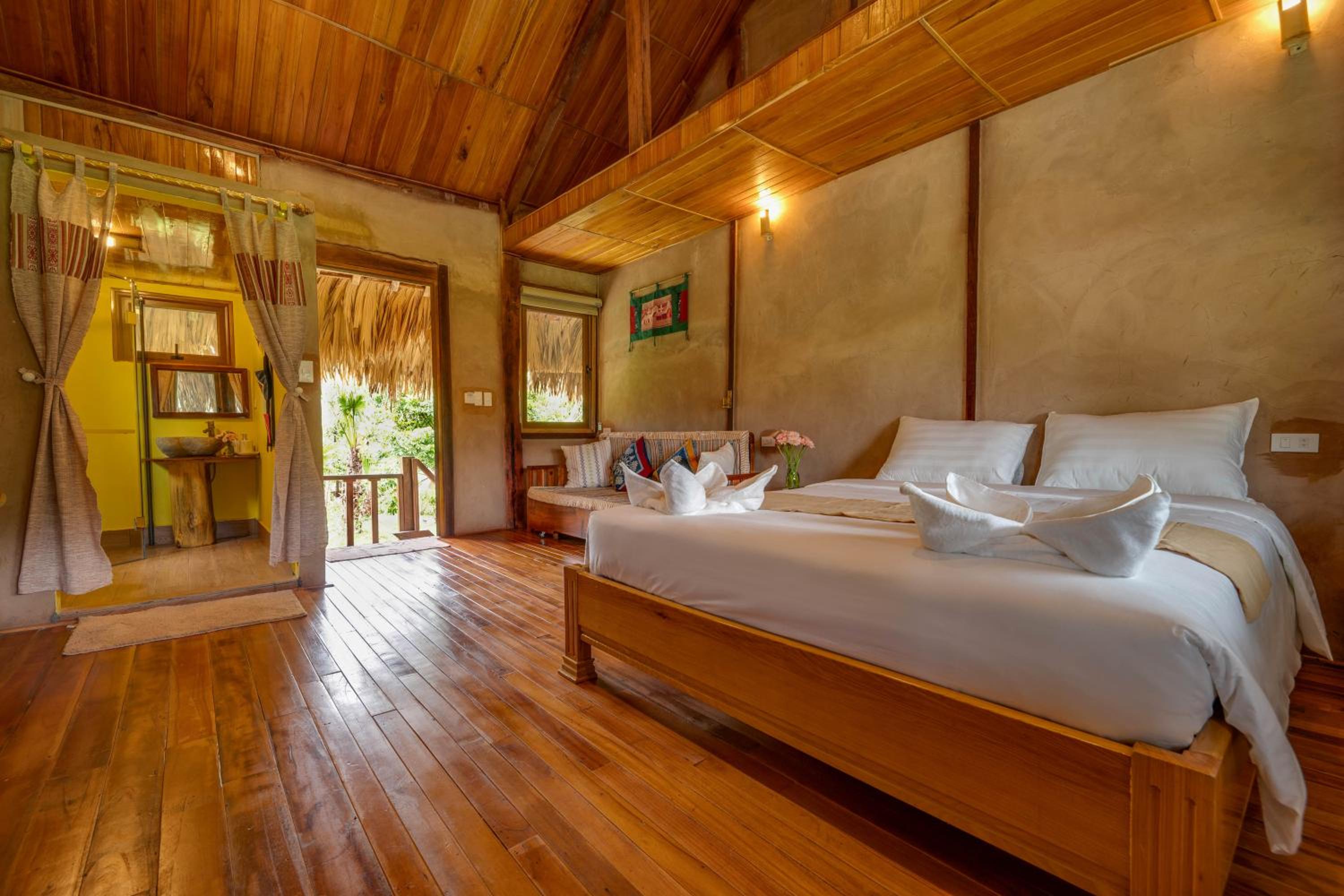 Deluxe Room - Photo 6