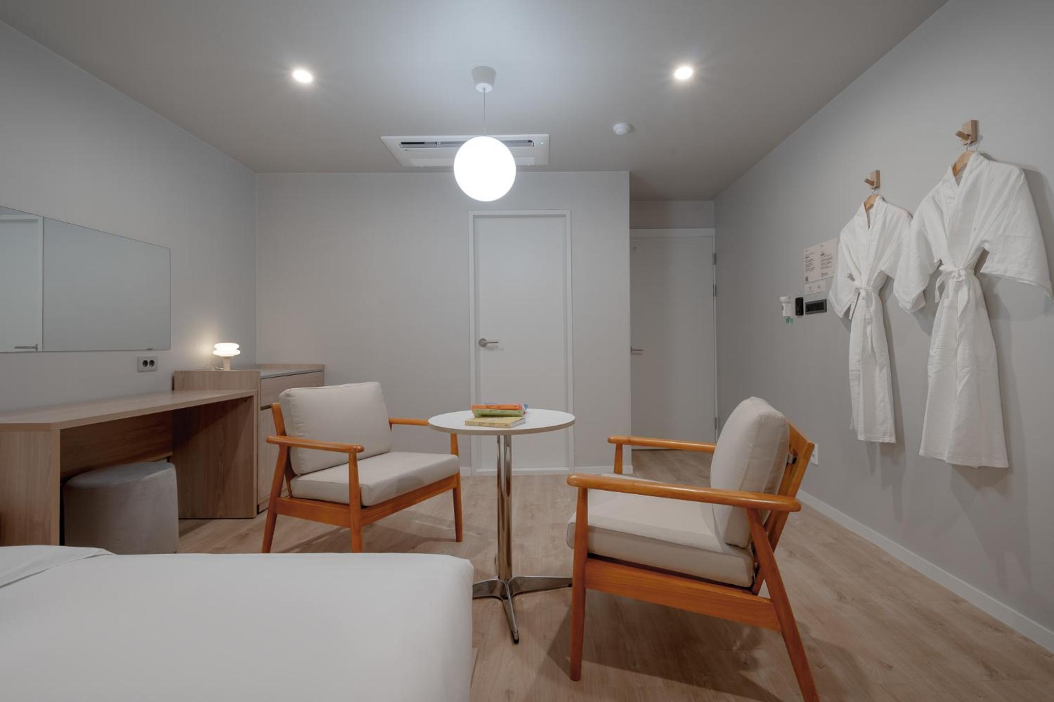 Double Room - Photo 7