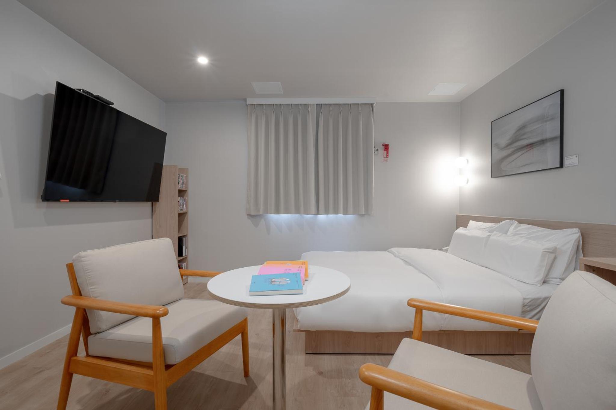 Double Room - Photo 6