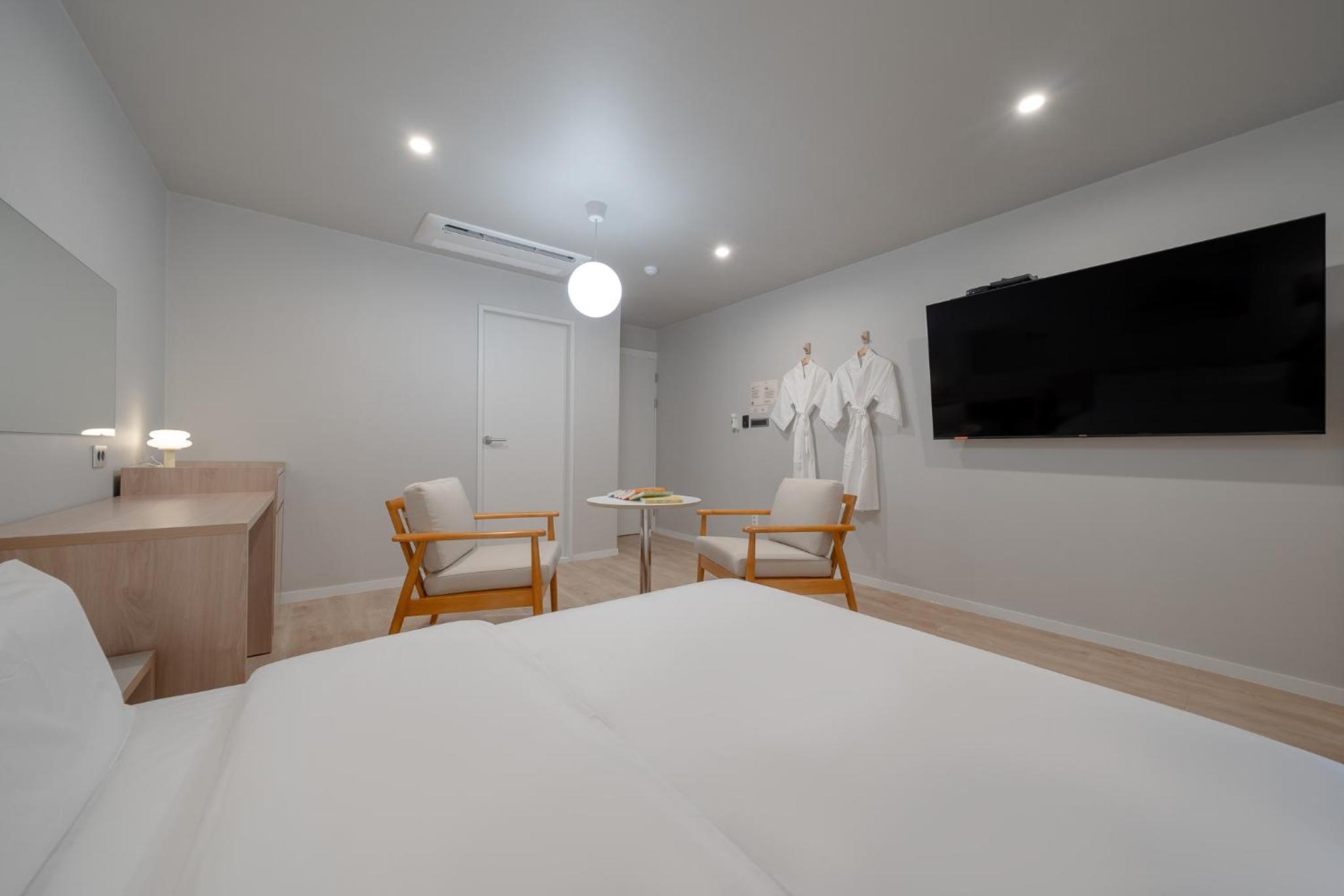 Double Room - Photo 5