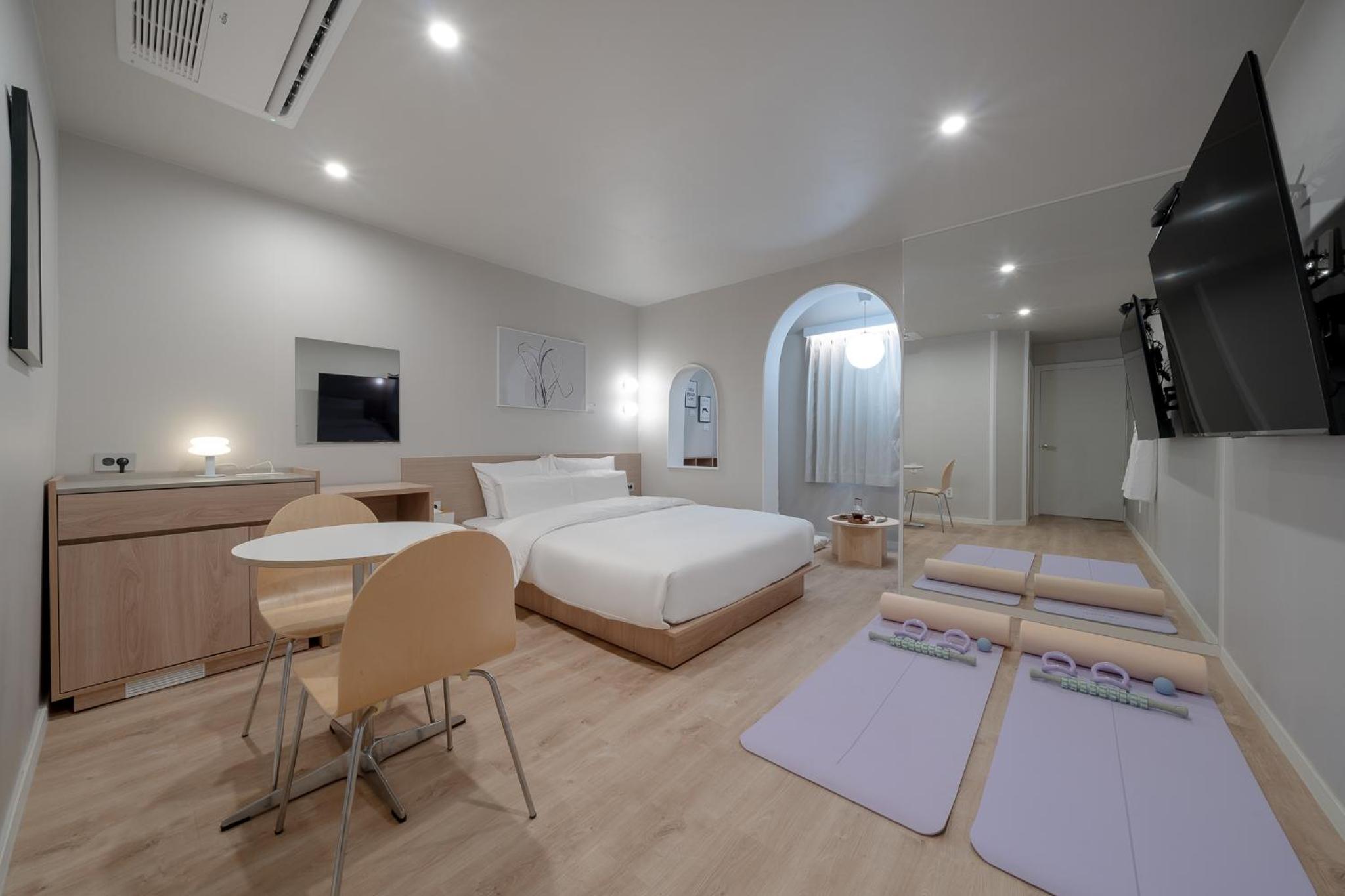 Economy Double Room - Photo 7