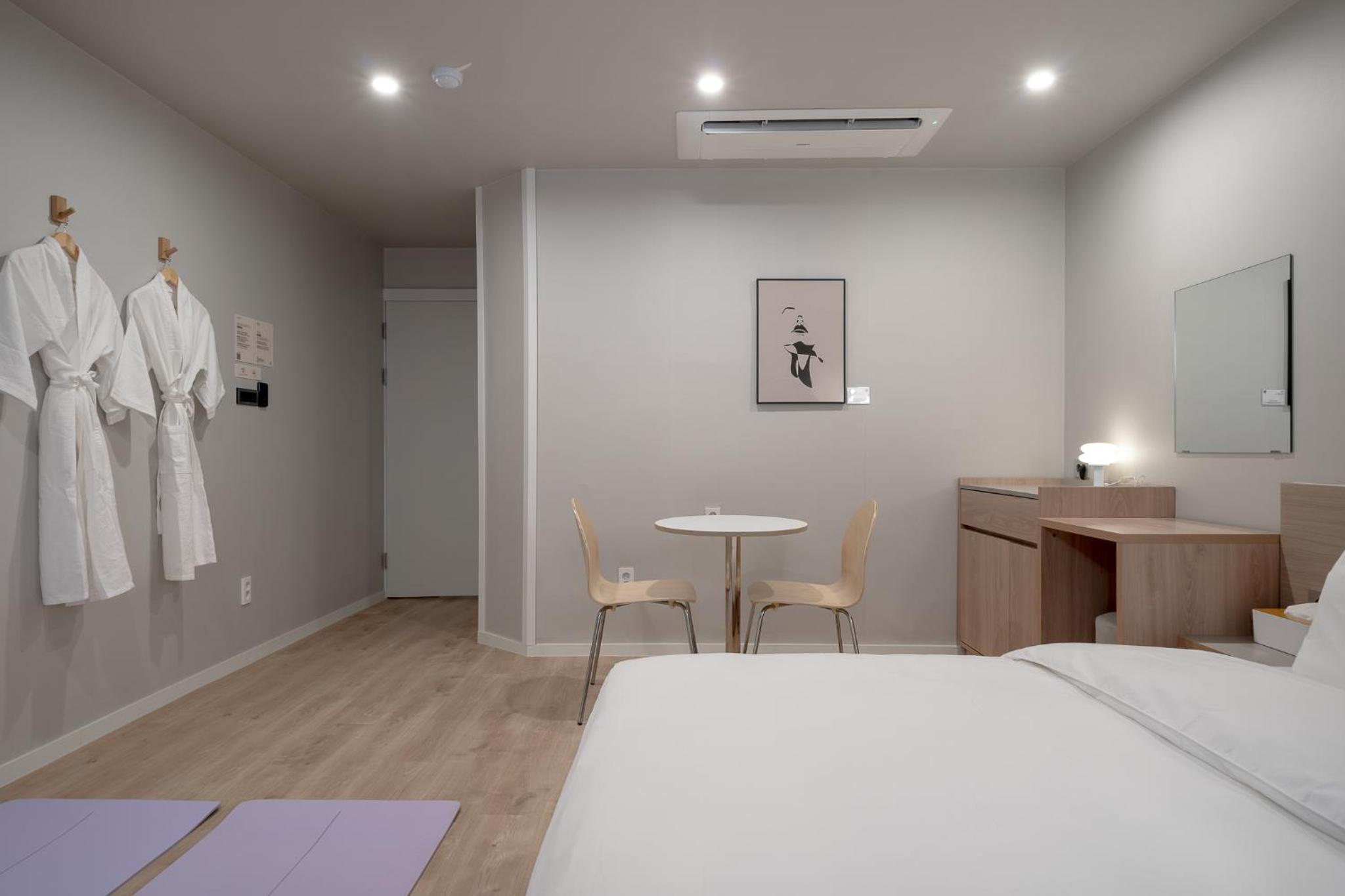 Economy Double Room - Photo 4