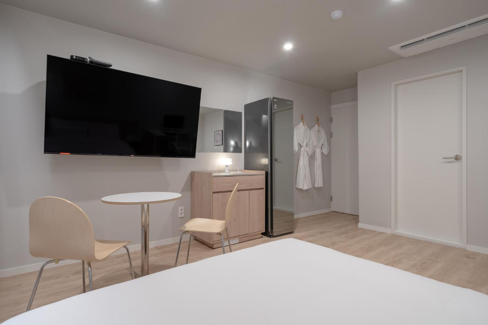 Business Room - Photo 3