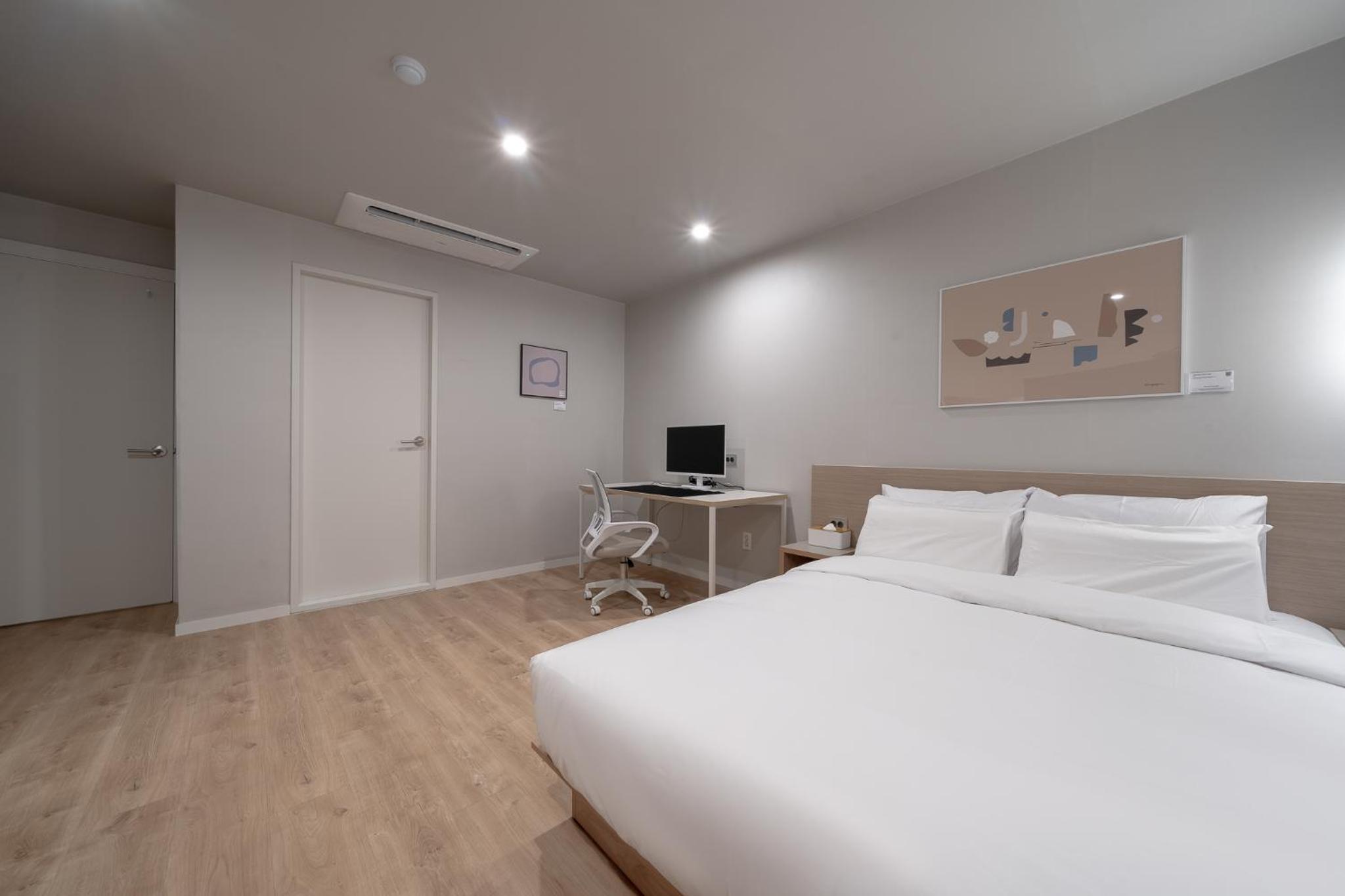Business Room - Photo 1