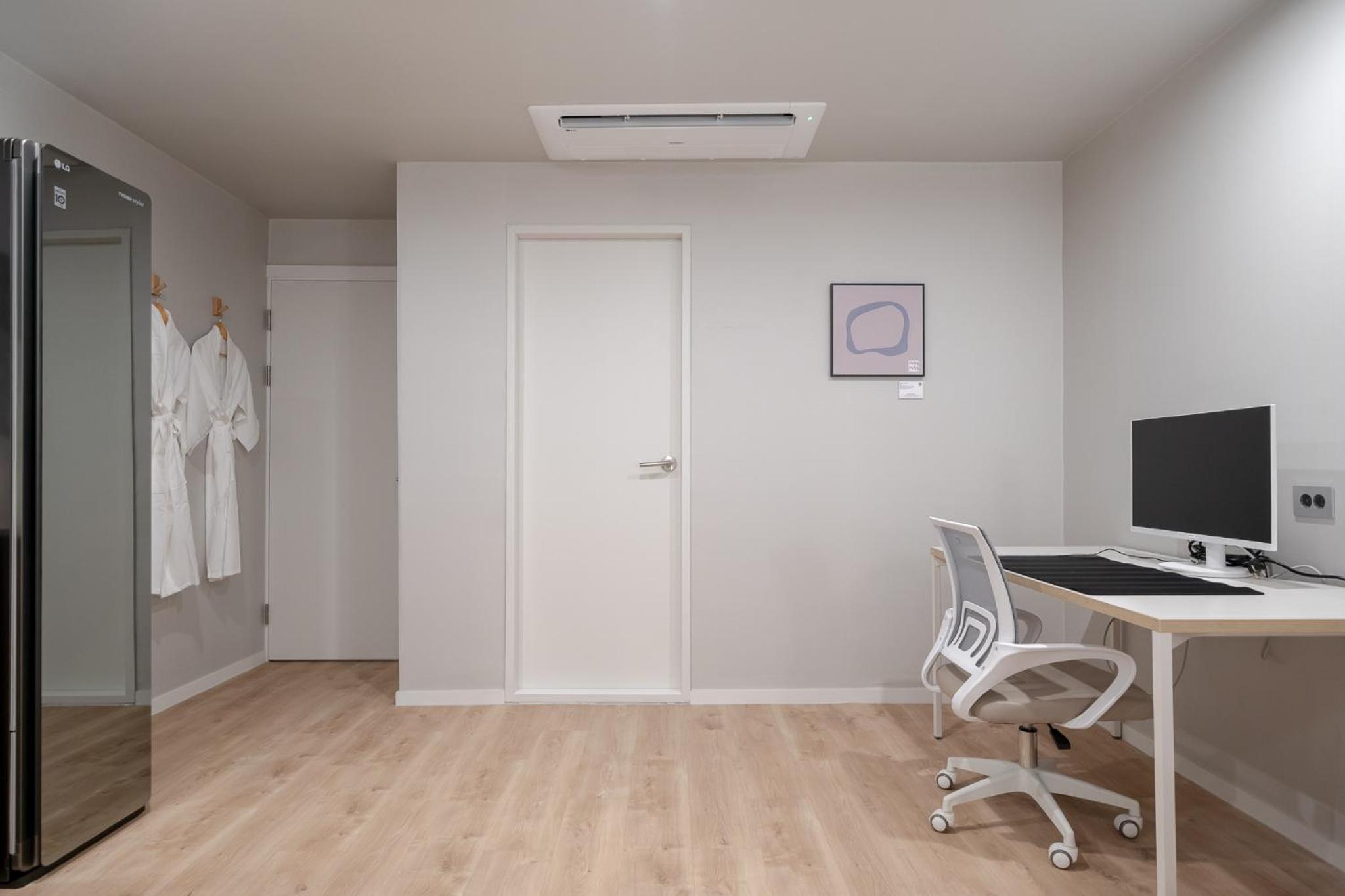 Business Room - Photo 4