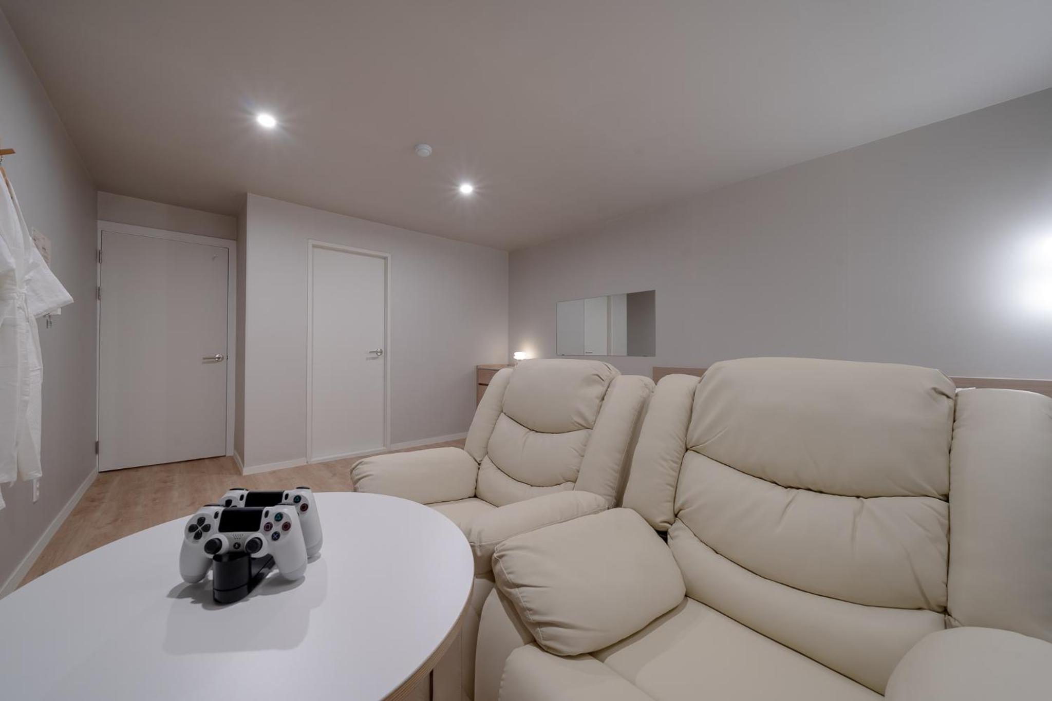 Deluxe Queen Room - Photo 10