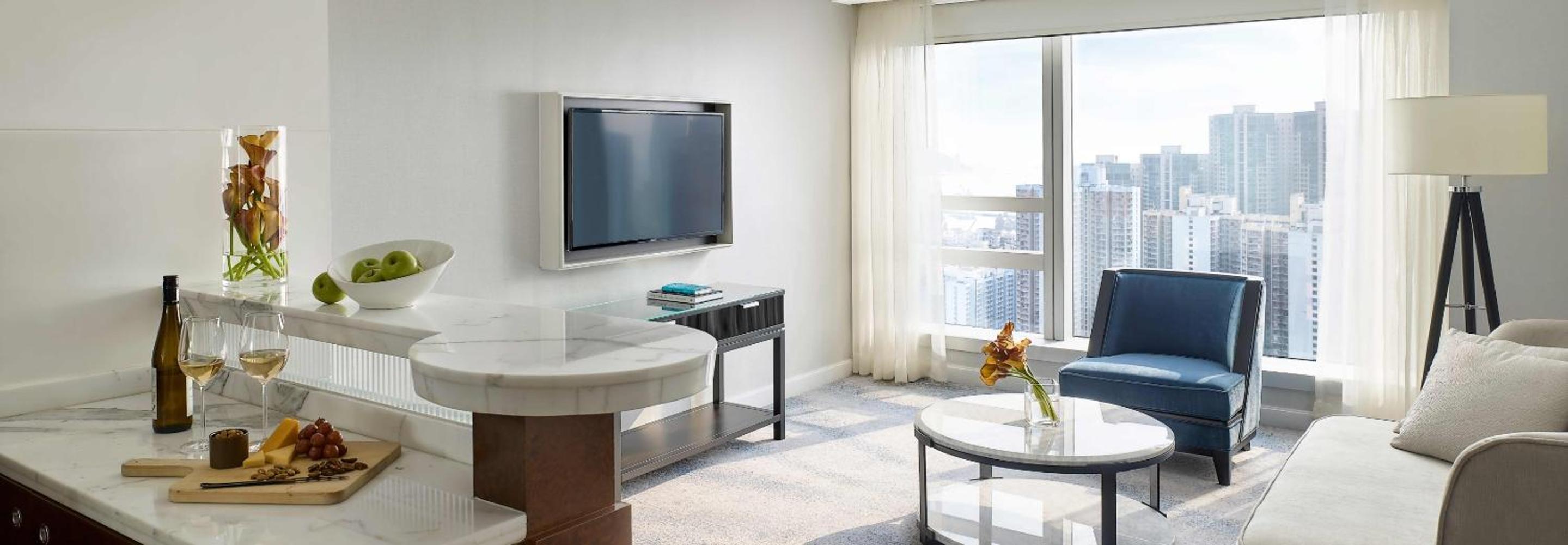 Club One-Bedroom Suite with Kitchen Club One-Bedroom Suite with Kitchen